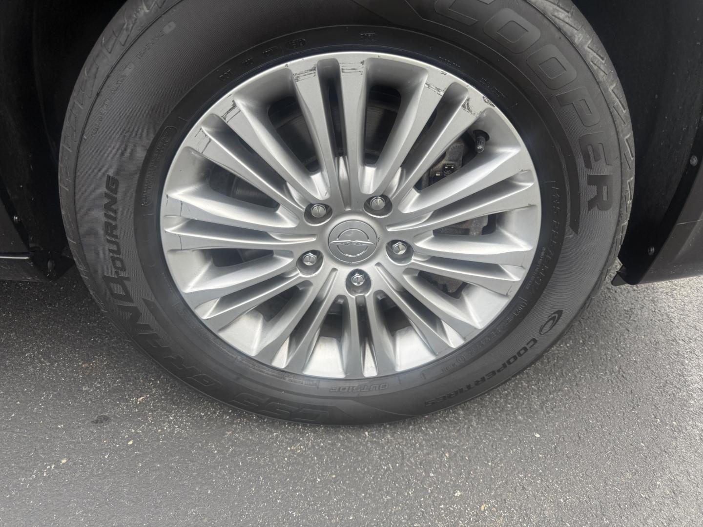 2015 Gray /Tan Chrysler Town & Country Touring-L (2C4RC1CG2FR) with an 3.6L V6 DOHC 24V engine, 6-Speed Automatic transmission, located at 11115 Chardon Rd. , Chardon, OH, 44024, (440) 214-9705, 41.580246, -81.241943 - This One Owner 2015 Chrysler Town & Country Touring-L is a well-appointed minivan featuring a 3.6L Pentastar V6 engine and 6-speed automatic transmission, with leather interior, power front seats, tri-zone automatic climate control, heated front and second-row captain’s seats, and Stow ’n Go sea - Photo#4