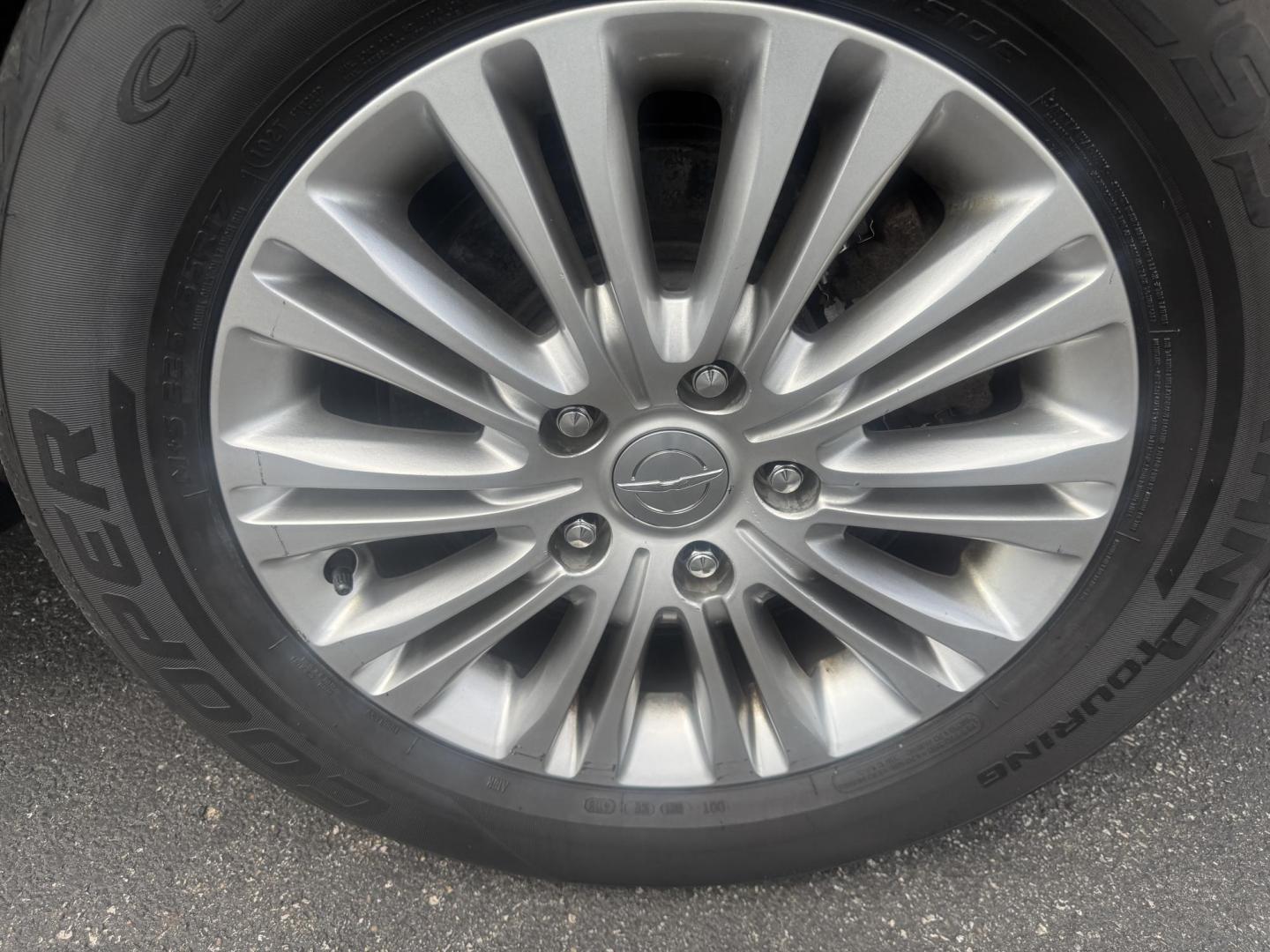 2015 Gray /Tan Chrysler Town & Country Touring-L (2C4RC1CG2FR) with an 3.6L V6 DOHC 24V engine, 6-Speed Automatic transmission, located at 11115 Chardon Rd. , Chardon, OH, 44024, (440) 214-9705, 41.580246, -81.241943 - This One Owner 2015 Chrysler Town & Country Touring-L is a well-appointed minivan featuring a 3.6L Pentastar V6 engine and 6-speed automatic transmission, with leather interior, power front seats, tri-zone automatic climate control, heated front and second-row captain’s seats, and Stow ’n Go sea - Photo#10