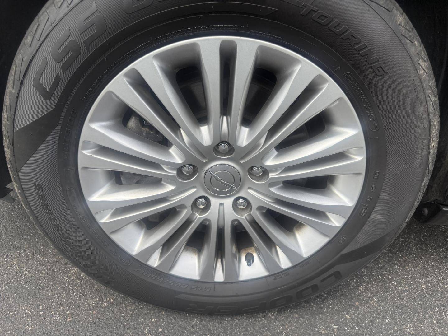 2015 Gray /Tan Chrysler Town & Country Touring-L (2C4RC1CG2FR) with an 3.6L V6 DOHC 24V engine, 6-Speed Automatic transmission, located at 11115 Chardon Rd. , Chardon, OH, 44024, (440) 214-9705, 41.580246, -81.241943 - This One Owner 2015 Chrysler Town & Country Touring-L is a well-appointed minivan featuring a 3.6L Pentastar V6 engine and 6-speed automatic transmission, with leather interior, power front seats, tri-zone automatic climate control, heated front and second-row captain’s seats, and Stow ’n Go sea - Photo#12
