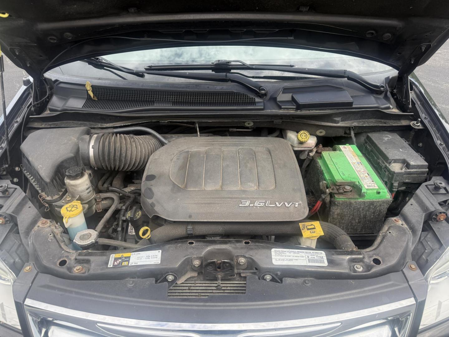 2015 Gray /Tan Chrysler Town & Country Touring-L (2C4RC1CG2FR) with an 3.6L V6 DOHC 24V engine, 6-Speed Automatic transmission, located at 11115 Chardon Rd. , Chardon, OH, 44024, (440) 214-9705, 41.580246, -81.241943 - This One Owner 2015 Chrysler Town & Country Touring-L is a well-appointed minivan featuring a 3.6L Pentastar V6 engine and 6-speed automatic transmission, with leather interior, power front seats, tri-zone automatic climate control, heated front and second-row captain’s seats, and Stow ’n Go sea - Photo#13