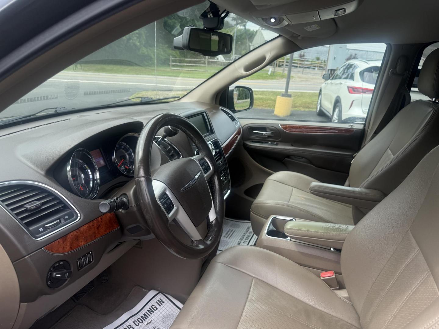 2015 Gray /Tan Chrysler Town & Country Touring-L (2C4RC1CG2FR) with an 3.6L V6 DOHC 24V engine, 6-Speed Automatic transmission, located at 11115 Chardon Rd. , Chardon, OH, 44024, (440) 214-9705, 41.580246, -81.241943 - This One Owner 2015 Chrysler Town & Country Touring-L is a well-appointed minivan featuring a 3.6L Pentastar V6 engine and 6-speed automatic transmission, with leather interior, power front seats, tri-zone automatic climate control, heated front and second-row captain’s seats, and Stow ’n Go sea - Photo#14