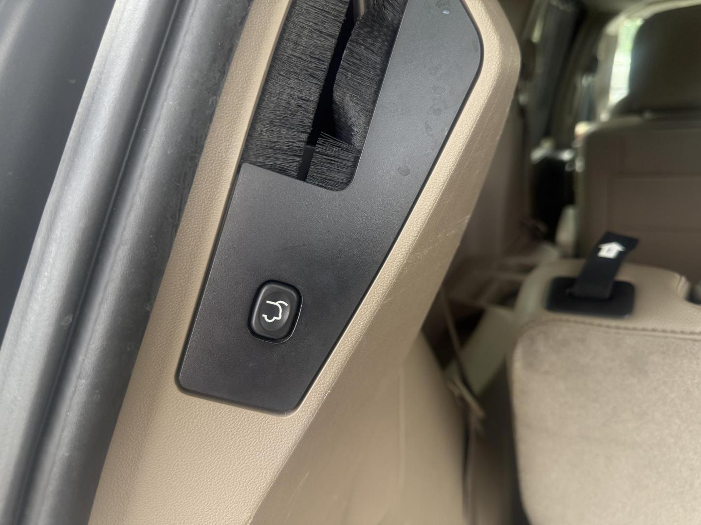 2015 Gray /Tan Chrysler Town & Country Touring-L (2C4RC1CG2FR) with an 3.6L V6 DOHC 24V engine, 6-Speed Automatic transmission, located at 11115 Chardon Rd. , Chardon, OH, 44024, (440) 214-9705, 41.580246, -81.241943 - This One Owner 2015 Chrysler Town & Country Touring-L is a well-appointed minivan featuring a 3.6L Pentastar V6 engine and 6-speed automatic transmission, with leather interior, power front seats, tri-zone automatic climate control, heated front and second-row captain’s seats, and Stow ’n Go sea - Photo#38