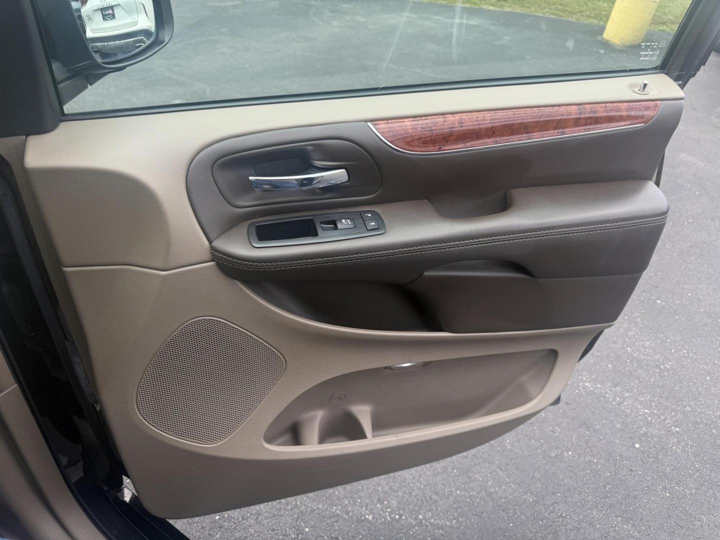 2015 Gray /Tan Chrysler Town & Country Touring-L (2C4RC1CG2FR) with an 3.6L V6 DOHC 24V engine, 6-Speed Automatic transmission, located at 11115 Chardon Rd. , Chardon, OH, 44024, (440) 214-9705, 41.580246, -81.241943 - This One Owner 2015 Chrysler Town & Country Touring-L is a well-appointed minivan featuring a 3.6L Pentastar V6 engine and 6-speed automatic transmission, with leather interior, power front seats, tri-zone automatic climate control, heated front and second-row captain’s seats, and Stow ’n Go sea - Photo#45