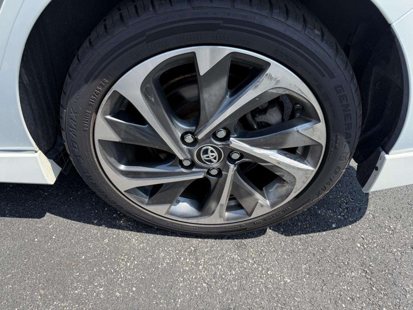 2018 White /Black Toyota Corolla iM CVT (JTNKARJE7JJ) with an 1.8L I4 DOHC 16V engine, Automatic transmission, located at 547 E. Main St., Orwell, OH, 44076, (440) 437-5893, 41.535435, -80.847855 - This 2018 Toyota Corolla iM offers a versatile and well-equipped compact hatchback experience, featuring a 1.8-liter I4 engine that delivers around 36 MPG on the highway, making it economical for daily driving. It is equipped with modern LED daytime running lights and headlights for enhanced visibil - Photo#6