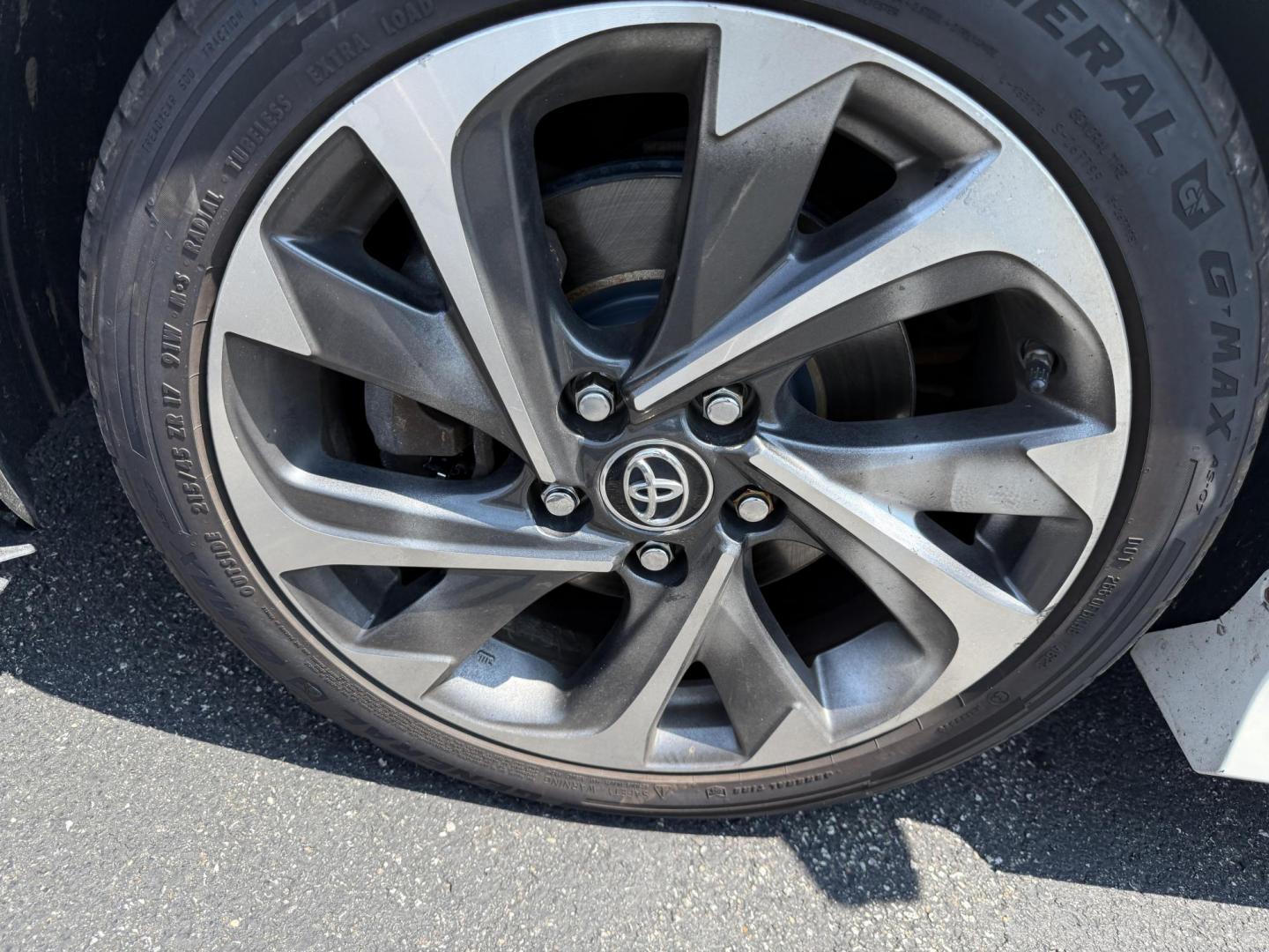 2018 White /Black Toyota Corolla iM CVT (JTNKARJE7JJ) with an 1.8L I4 DOHC 16V engine, Automatic transmission, located at 547 E. Main St., Orwell, OH, 44076, (440) 437-5893, 41.535435, -80.847855 - This 2018 Toyota Corolla iM offers a versatile and well-equipped compact hatchback experience, featuring a 1.8-liter I4 engine that delivers around 36 MPG on the highway, making it economical for daily driving. It is equipped with modern LED daytime running lights and headlights for enhanced visibil - Photo#7