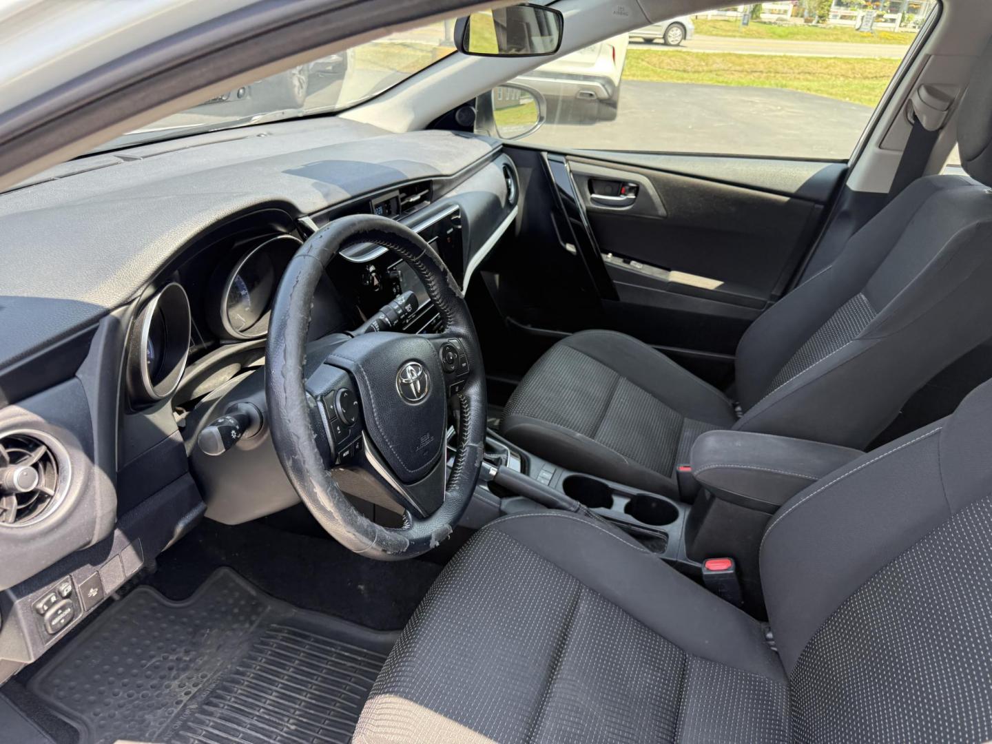 2018 White /Black Toyota Corolla iM CVT (JTNKARJE7JJ) with an 1.8L I4 DOHC 16V engine, Automatic transmission, located at 547 E. Main St., Orwell, OH, 44076, (440) 437-5893, 41.535435, -80.847855 - This 2018 Toyota Corolla iM offers a versatile and well-equipped compact hatchback experience, featuring a 1.8-liter I4 engine that delivers around 36 MPG on the highway, making it economical for daily driving. It is equipped with modern LED daytime running lights and headlights for enhanced visibil - Photo#8