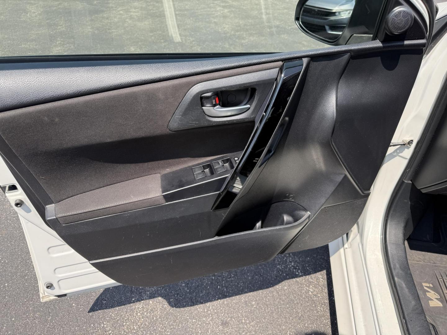 2018 White /Black Toyota Corolla iM CVT (JTNKARJE7JJ) with an 1.8L I4 DOHC 16V engine, Automatic transmission, located at 547 E. Main St., Orwell, OH, 44076, (440) 437-5893, 41.535435, -80.847855 - This 2018 Toyota Corolla iM offers a versatile and well-equipped compact hatchback experience, featuring a 1.8-liter I4 engine that delivers around 36 MPG on the highway, making it economical for daily driving. It is equipped with modern LED daytime running lights and headlights for enhanced visibil - Photo#9