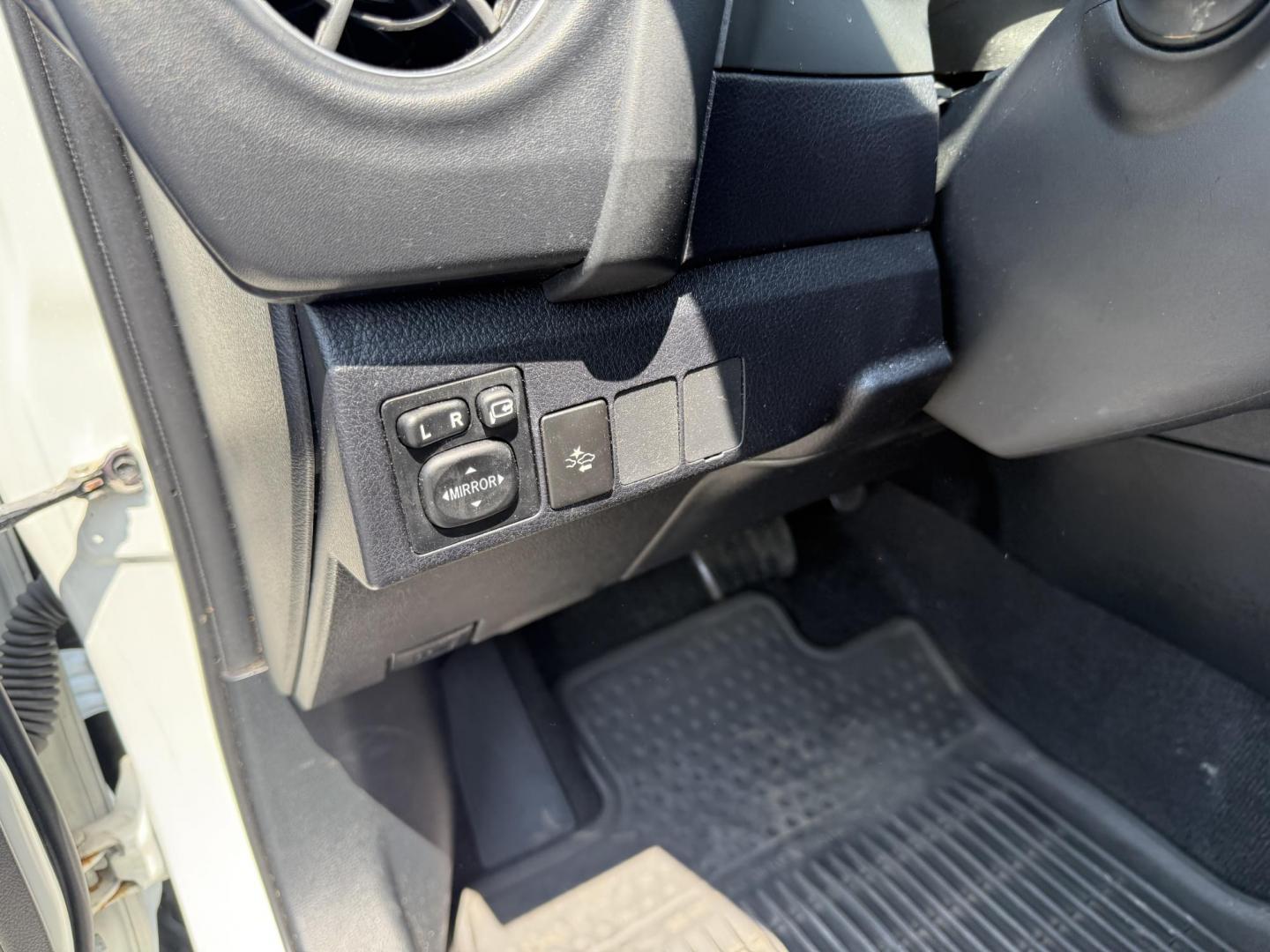2018 White /Black Toyota Corolla iM CVT (JTNKARJE7JJ) with an 1.8L I4 DOHC 16V engine, Automatic transmission, located at 547 E. Main St., Orwell, OH, 44076, (440) 437-5893, 41.535435, -80.847855 - This 2018 Toyota Corolla iM offers a versatile and well-equipped compact hatchback experience, featuring a 1.8-liter I4 engine that delivers around 36 MPG on the highway, making it economical for daily driving. It is equipped with modern LED daytime running lights and headlights for enhanced visibil - Photo#11