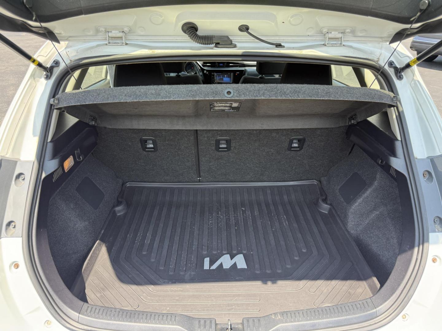2018 White /Black Toyota Corolla iM CVT (JTNKARJE7JJ) with an 1.8L I4 DOHC 16V engine, Automatic transmission, located at 547 E. Main St., Orwell, OH, 44076, (440) 437-5893, 41.535435, -80.847855 - This 2018 Toyota Corolla iM offers a versatile and well-equipped compact hatchback experience, featuring a 1.8-liter I4 engine that delivers around 36 MPG on the highway, making it economical for daily driving. It is equipped with modern LED daytime running lights and headlights for enhanced visibil - Photo#21