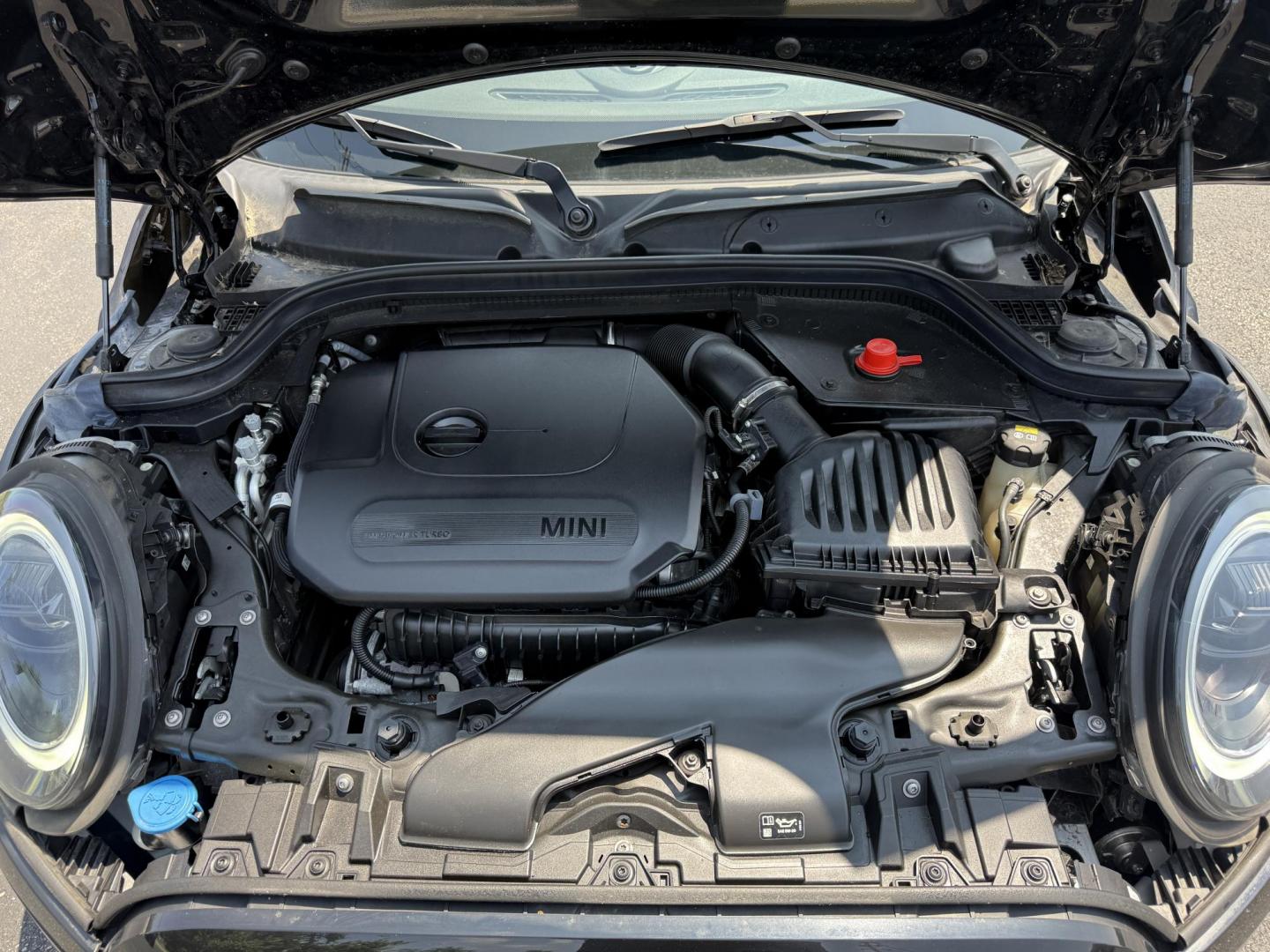 2022 Black /Black Mini Hardtop Cooper 4 Door (WMW33DK02N2) with an 1.5L I3 DOHC 12V TURBO engine, 6 Speed Manual transmission, located at 11115 Chardon Rd. , Chardon, OH, 44024, (440) 214-9705, 41.580246, -81.241943 - This One Owner 2022 Mini Cooper Hardtop 4 Door with a 1.5-liter turbocharged I3 engine and 6-speed manual transmission offers a fun, sporty driving experience combined with practical features like full LED exterior lighting, Apple CarPlay, Android Auto, and a backup camera. It delivers impressive fu - Photo#3
