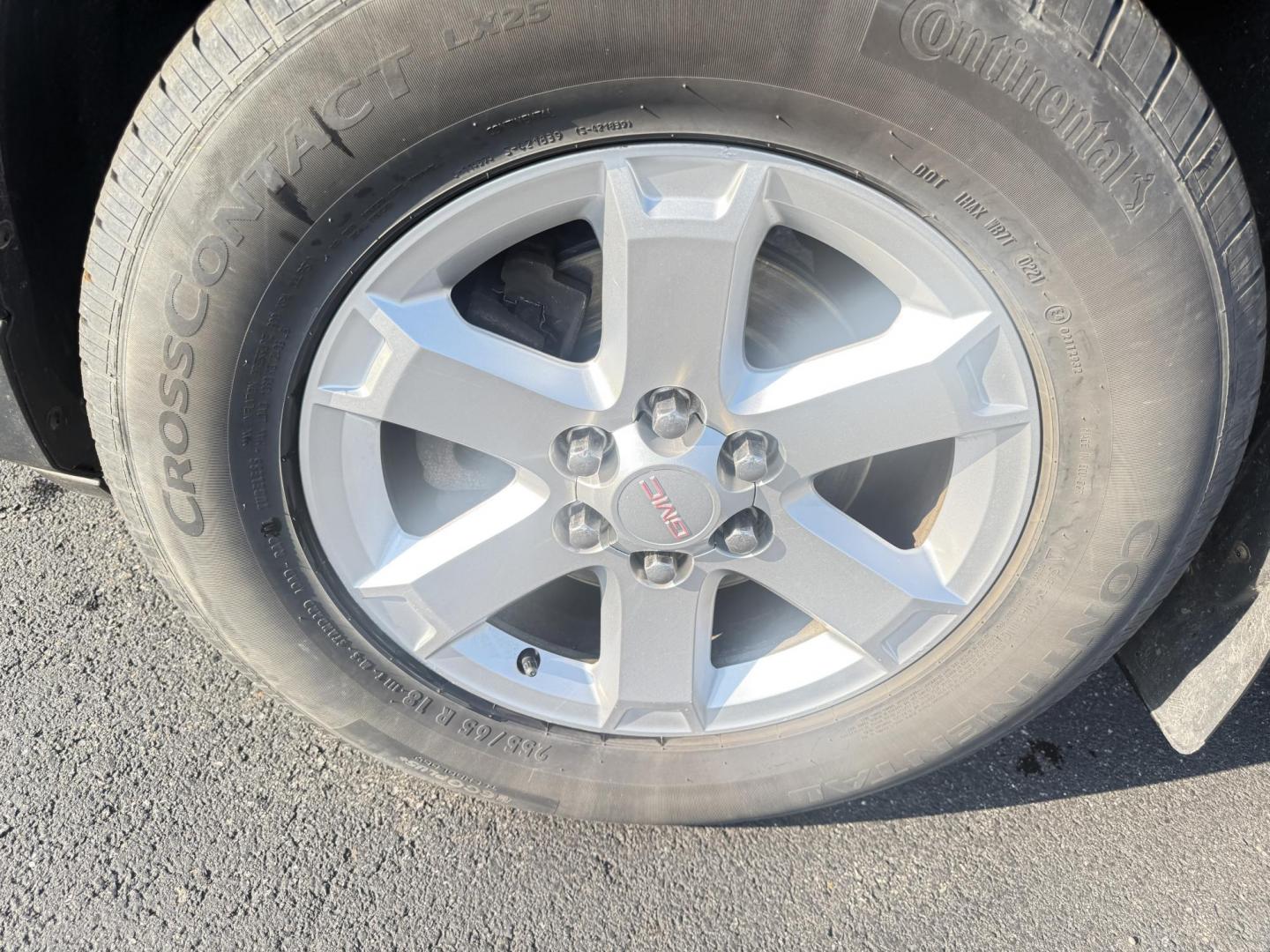 2016 Gray /Black GMC Acadia SLE-1 AWD (1GKKVNED3GJ) with an 3.6L V6 DOHC 24V engine, 6A transmission, located at 11115 Chardon Rd. , Chardon, OH, 44024, (440) 214-9705, 41.580246, -81.241943 - FRESH TRADE ALERT ---- This 2016 GMC Acadia SLE-1 AWD is a versatile midsize SUV powered by a 3.6-liter V6 engine paired with a 6-speed automatic transmission, offering reliable performance and all-weather capability. It features daytime running lights, dusk sensing headlights, and a backup camera f - Photo#6