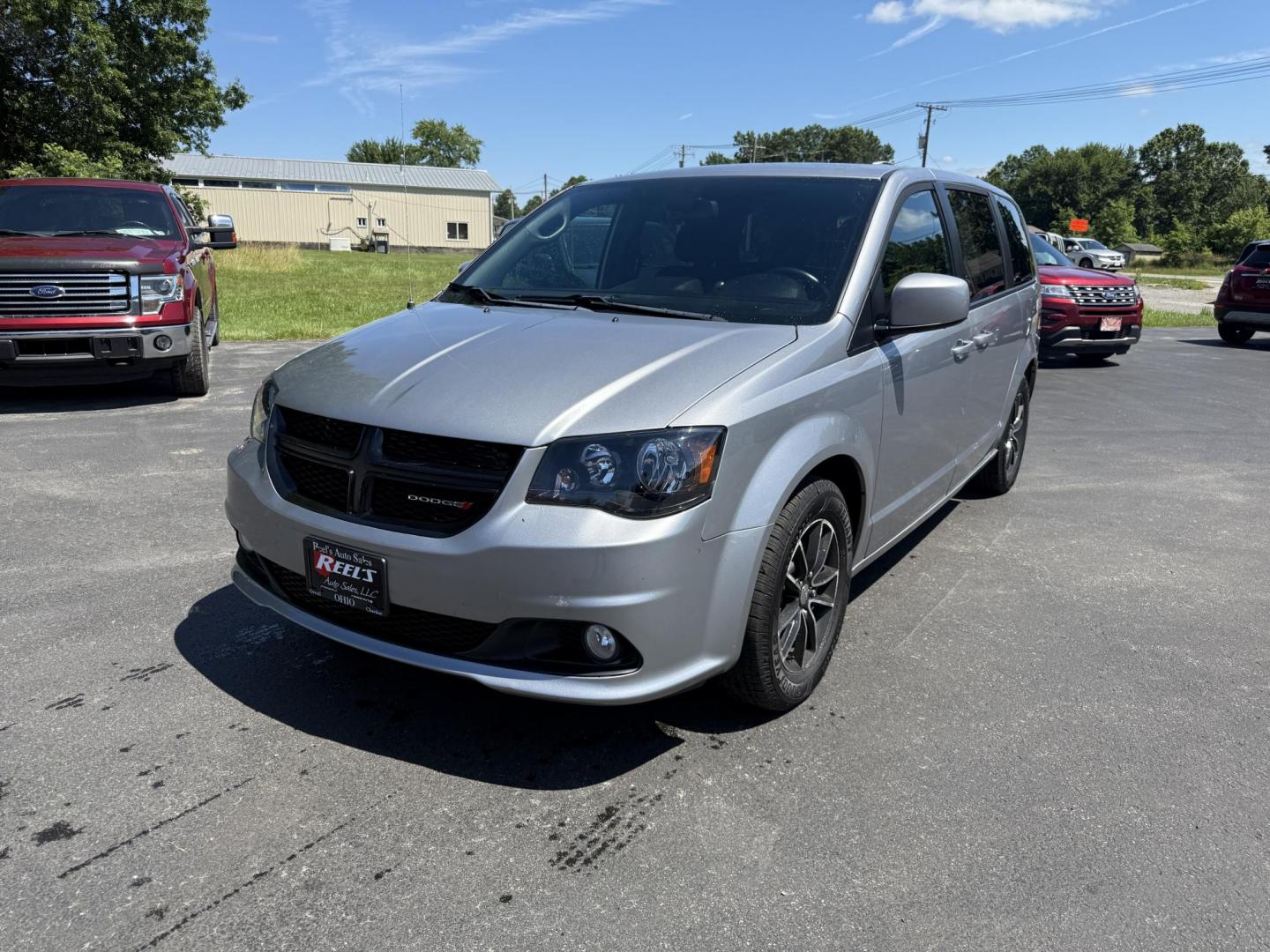 2018 Silver /Black Dodge Grand Caravan SE Black Top (2C4RDGBG1JR) with an 3.6L V6 DOHC 24V FFV engine, 6A transmission, located at 547 E. Main St., Orwell, OH, 44076, (440) 437-5893, 41.535435, -80.847855 - This One Owner 2018 Dodge Grand Caravan SE is a versatile minivan featuring a robust 3.6L Pentastar V6 engine with a 6-speed automatic transmission and flex fuel capability, offering both power and efficiency. The Blacktop Package adds sporty styling elements, while the single 9.0" rear entertainmen - Photo#0
