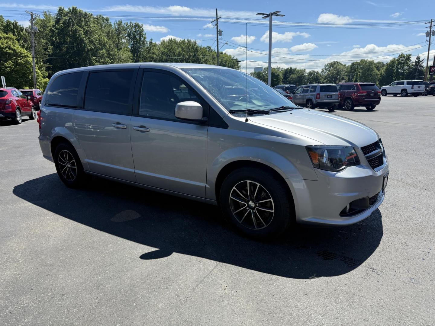 2018 Silver /Black Dodge Grand Caravan SE Black Top (2C4RDGBG1JR) with an 3.6L V6 DOHC 24V FFV engine, 6A transmission, located at 547 E. Main St., Orwell, OH, 44076, (440) 437-5893, 41.535435, -80.847855 - This One Owner 2018 Dodge Grand Caravan SE is a versatile minivan featuring a robust 3.6L Pentastar V6 engine with a 6-speed automatic transmission and flex fuel capability, offering both power and efficiency. The Blacktop Package adds sporty styling elements, while the single 9.0" rear entertainmen - Photo#3