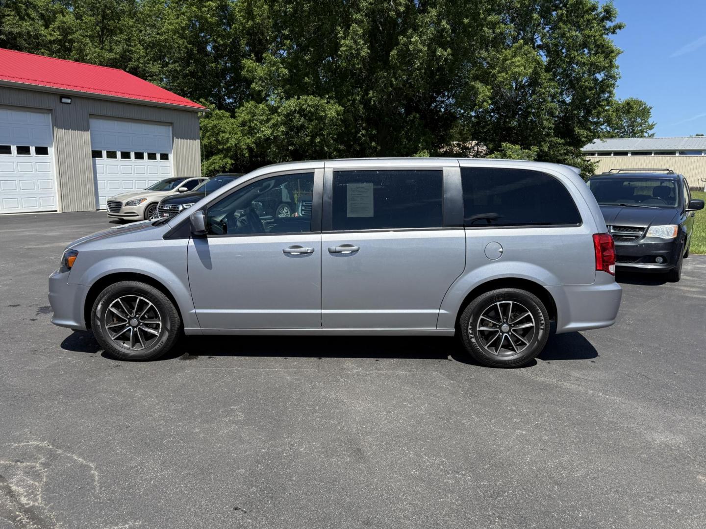 2018 Silver /Black Dodge Grand Caravan SE Black Top (2C4RDGBG1JR) with an 3.6L V6 DOHC 24V FFV engine, 6A transmission, located at 547 E. Main St., Orwell, OH, 44076, (440) 437-5893, 41.535435, -80.847855 - This One Owner 2018 Dodge Grand Caravan SE is a versatile minivan featuring a robust 3.6L Pentastar V6 engine with a 6-speed automatic transmission and flex fuel capability, offering both power and efficiency. The Blacktop Package adds sporty styling elements, while the single 9.0" rear entertainmen - Photo#12