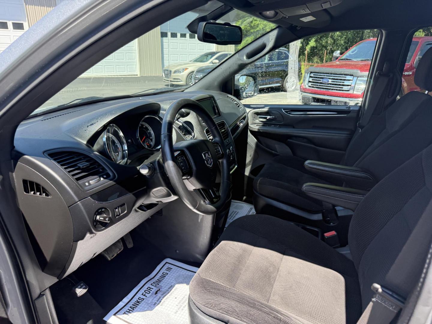 2018 Silver /Black Dodge Grand Caravan SE Black Top (2C4RDGBG1JR) with an 3.6L V6 DOHC 24V FFV engine, 6A transmission, located at 547 E. Main St., Orwell, OH, 44076, (440) 437-5893, 41.535435, -80.847855 - This One Owner 2018 Dodge Grand Caravan SE is a versatile minivan featuring a robust 3.6L Pentastar V6 engine with a 6-speed automatic transmission and flex fuel capability, offering both power and efficiency. The Blacktop Package adds sporty styling elements, while the single 9.0" rear entertainmen - Photo#13