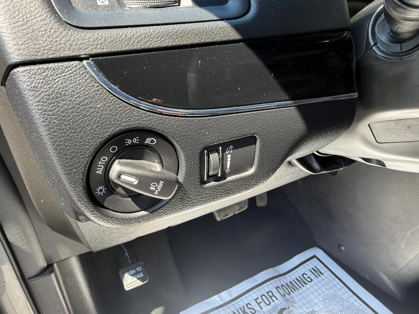 2018 Silver /Black Dodge Grand Caravan SE Black Top (2C4RDGBG1JR) with an 3.6L V6 DOHC 24V FFV engine, 6A transmission, located at 547 E. Main St., Orwell, OH, 44076, (440) 437-5893, 41.535435, -80.847855 - This One Owner 2018 Dodge Grand Caravan SE is a versatile minivan featuring a robust 3.6L Pentastar V6 engine with a 6-speed automatic transmission and flex fuel capability, offering both power and efficiency. The Blacktop Package adds sporty styling elements, while the single 9.0" rear entertainmen - Photo#16