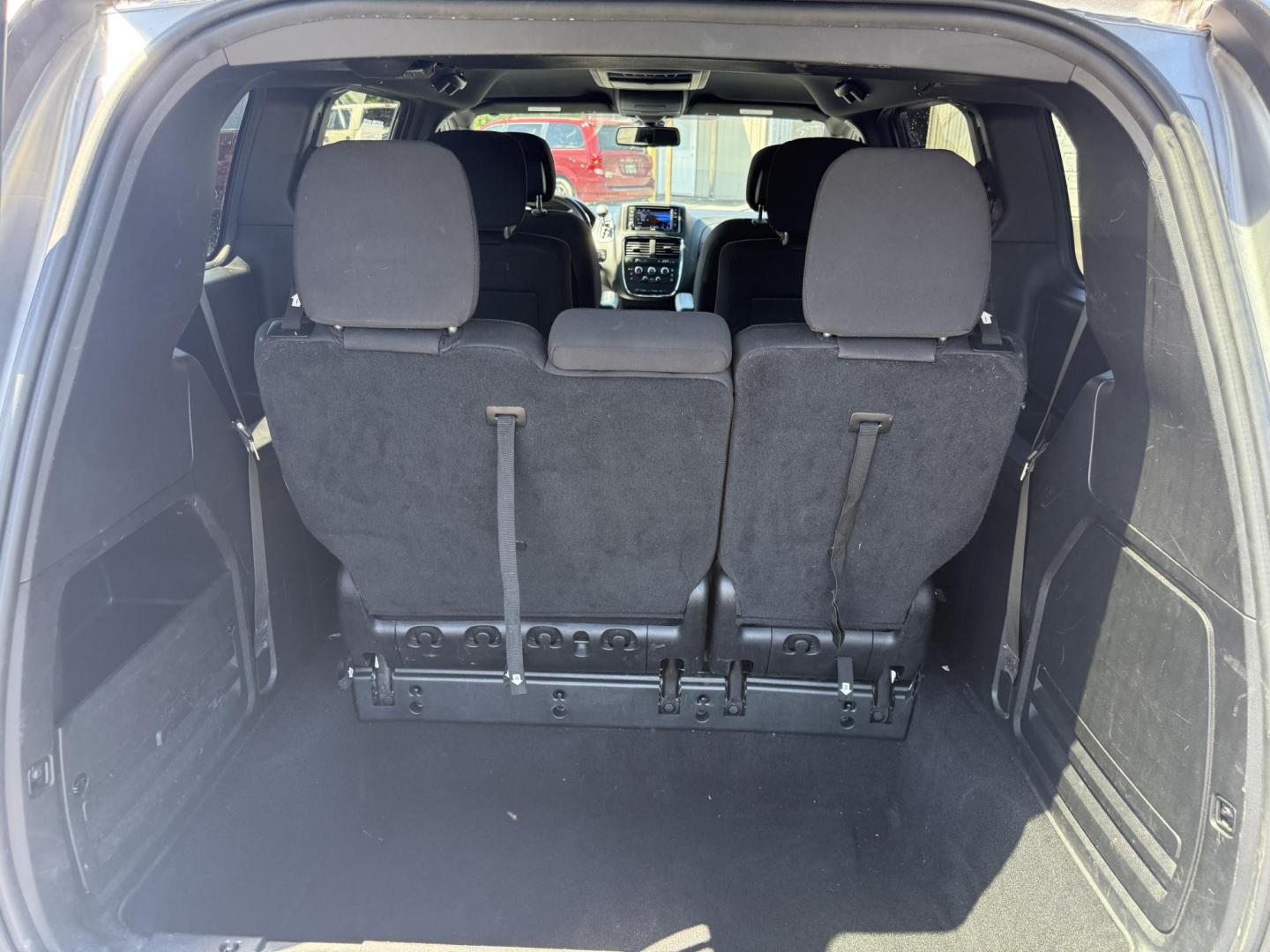 2018 Silver /Black Dodge Grand Caravan SE Black Top (2C4RDGBG1JR) with an 3.6L V6 DOHC 24V FFV engine, 6A transmission, located at 547 E. Main St., Orwell, OH, 44076, (440) 437-5893, 41.535435, -80.847855 - This One Owner 2018 Dodge Grand Caravan SE is a versatile minivan featuring a robust 3.6L Pentastar V6 engine with a 6-speed automatic transmission and flex fuel capability, offering both power and efficiency. The Blacktop Package adds sporty styling elements, while the single 9.0" rear entertainmen - Photo#32