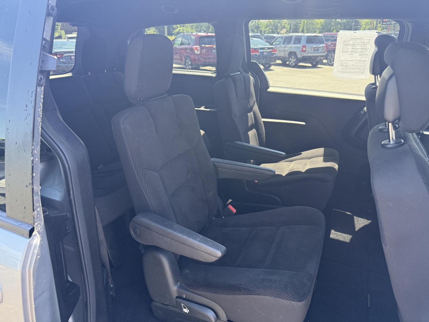 2018 Silver /Black Dodge Grand Caravan SE Black Top (2C4RDGBG1JR) with an 3.6L V6 DOHC 24V FFV engine, 6A transmission, located at 547 E. Main St., Orwell, OH, 44076, (440) 437-5893, 41.535435, -80.847855 - This One Owner 2018 Dodge Grand Caravan SE is a versatile minivan featuring a robust 3.6L Pentastar V6 engine with a 6-speed automatic transmission and flex fuel capability, offering both power and efficiency. The Blacktop Package adds sporty styling elements, while the single 9.0" rear entertainmen - Photo#33