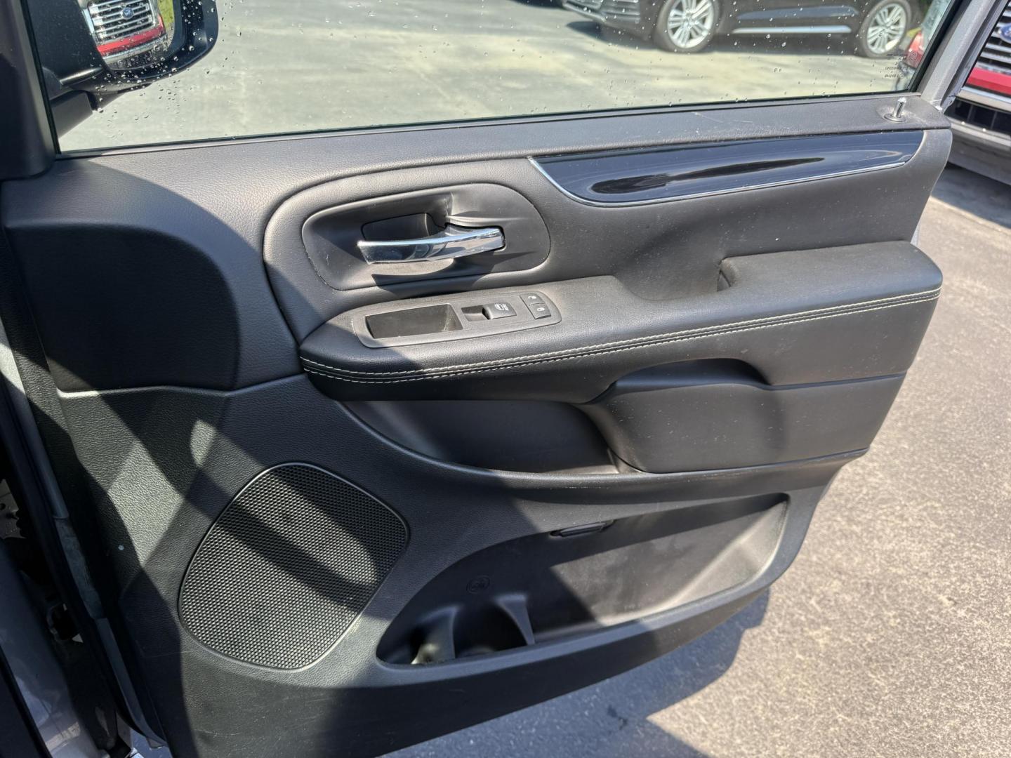 2018 Silver /Black Dodge Grand Caravan SE Black Top (2C4RDGBG1JR) with an 3.6L V6 DOHC 24V FFV engine, 6A transmission, located at 547 E. Main St., Orwell, OH, 44076, (440) 437-5893, 41.535435, -80.847855 - This One Owner 2018 Dodge Grand Caravan SE is a versatile minivan featuring a robust 3.6L Pentastar V6 engine with a 6-speed automatic transmission and flex fuel capability, offering both power and efficiency. The Blacktop Package adds sporty styling elements, while the single 9.0" rear entertainmen - Photo#38