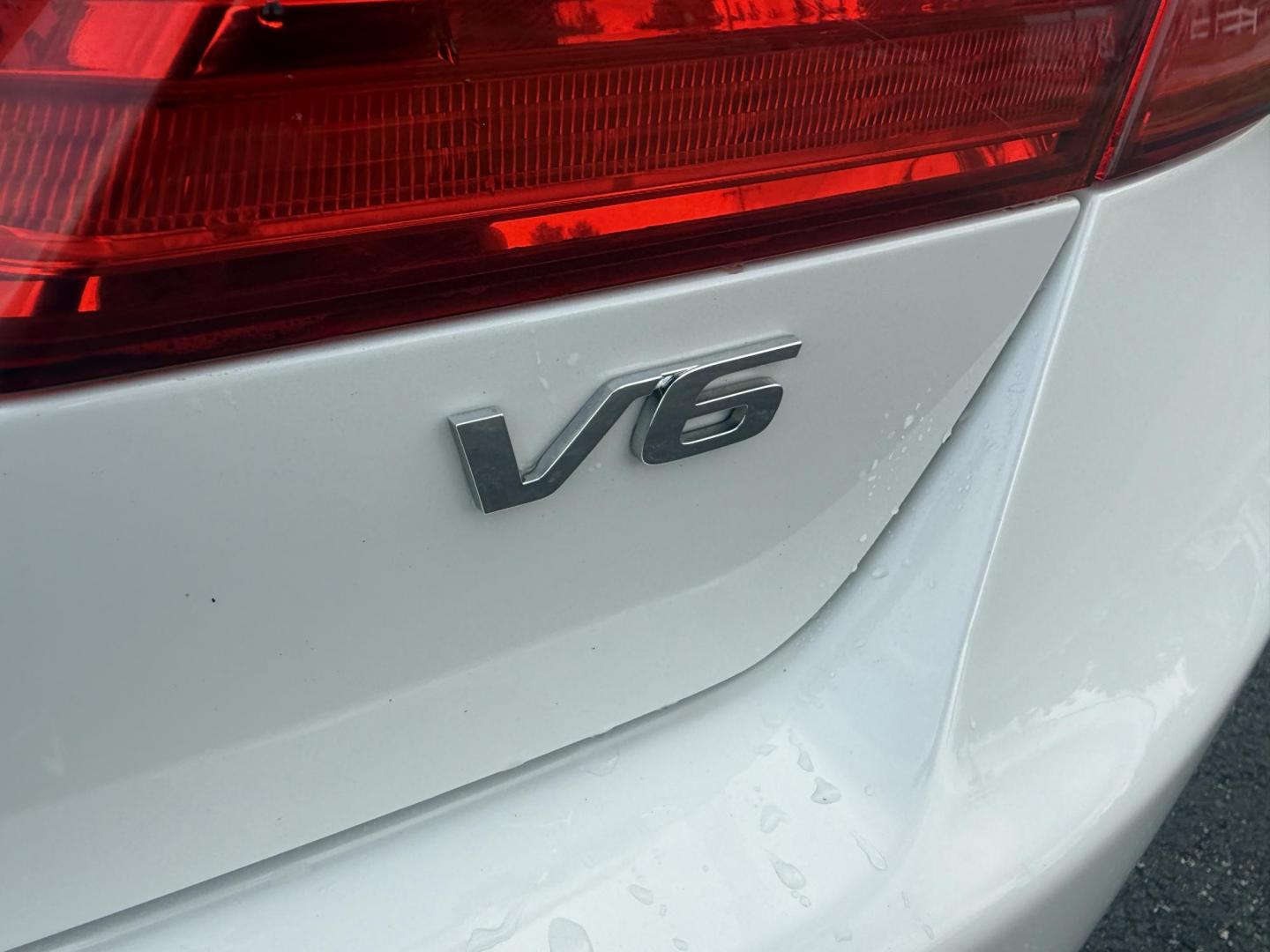 2014 White /Tan Honda Accord EX-L V6 Sedan AT (1HGCR3F8XEA) with an 3.5L V6 SOHC 24V engine, 6-Speed Automatic transmission, located at 547 E. Main St., Orwell, OH, 44076, (440) 437-5893, 41.535435, -80.847855 - This 2014 Honda Accord EX-L is a well-appointed midsize sedan powered by a 3.5-liter V6 engine paired with a 6-speed automatic transmission, achieving a quick 0-60 mph time of 5.6 seconds. It features a luxurious leather interior, dual-zone automatic climate control, and a premium 360-watt audio s - Photo#9