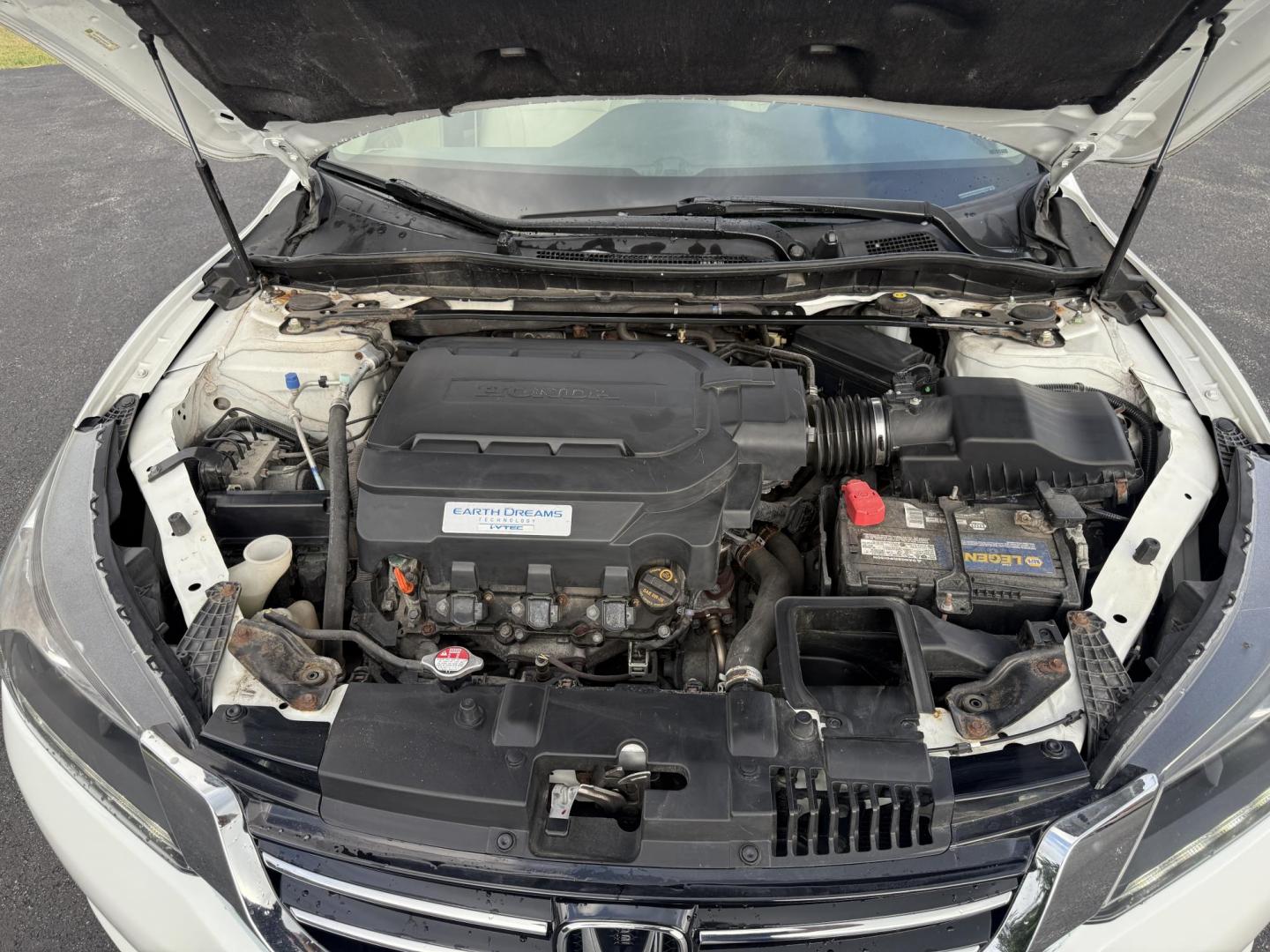 2014 White /Tan Honda Accord EX-L V6 Sedan AT (1HGCR3F8XEA) with an 3.5L V6 SOHC 24V engine, 6-Speed Automatic transmission, located at 547 E. Main St., Orwell, OH, 44076, (440) 437-5893, 41.535435, -80.847855 - This 2014 Honda Accord EX-L is a well-appointed midsize sedan powered by a 3.5-liter V6 engine paired with a 6-speed automatic transmission, achieving a quick 0-60 mph time of 5.6 seconds. It features a luxurious leather interior, dual-zone automatic climate control, and a premium 360-watt audio s - Photo#15