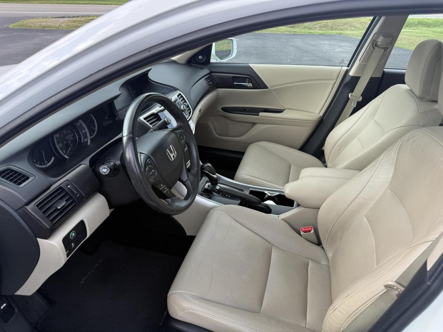 2014 White /Tan Honda Accord EX-L V6 Sedan AT (1HGCR3F8XEA) with an 3.5L V6 SOHC 24V engine, 6-Speed Automatic transmission, located at 547 E. Main St., Orwell, OH, 44076, (440) 437-5893, 41.535435, -80.847855 - This 2014 Honda Accord EX-L is a well-appointed midsize sedan powered by a 3.5-liter V6 engine paired with a 6-speed automatic transmission, achieving a quick 0-60 mph time of 5.6 seconds. It features a luxurious leather interior, dual-zone automatic climate control, and a premium 360-watt audio s - Photo#16