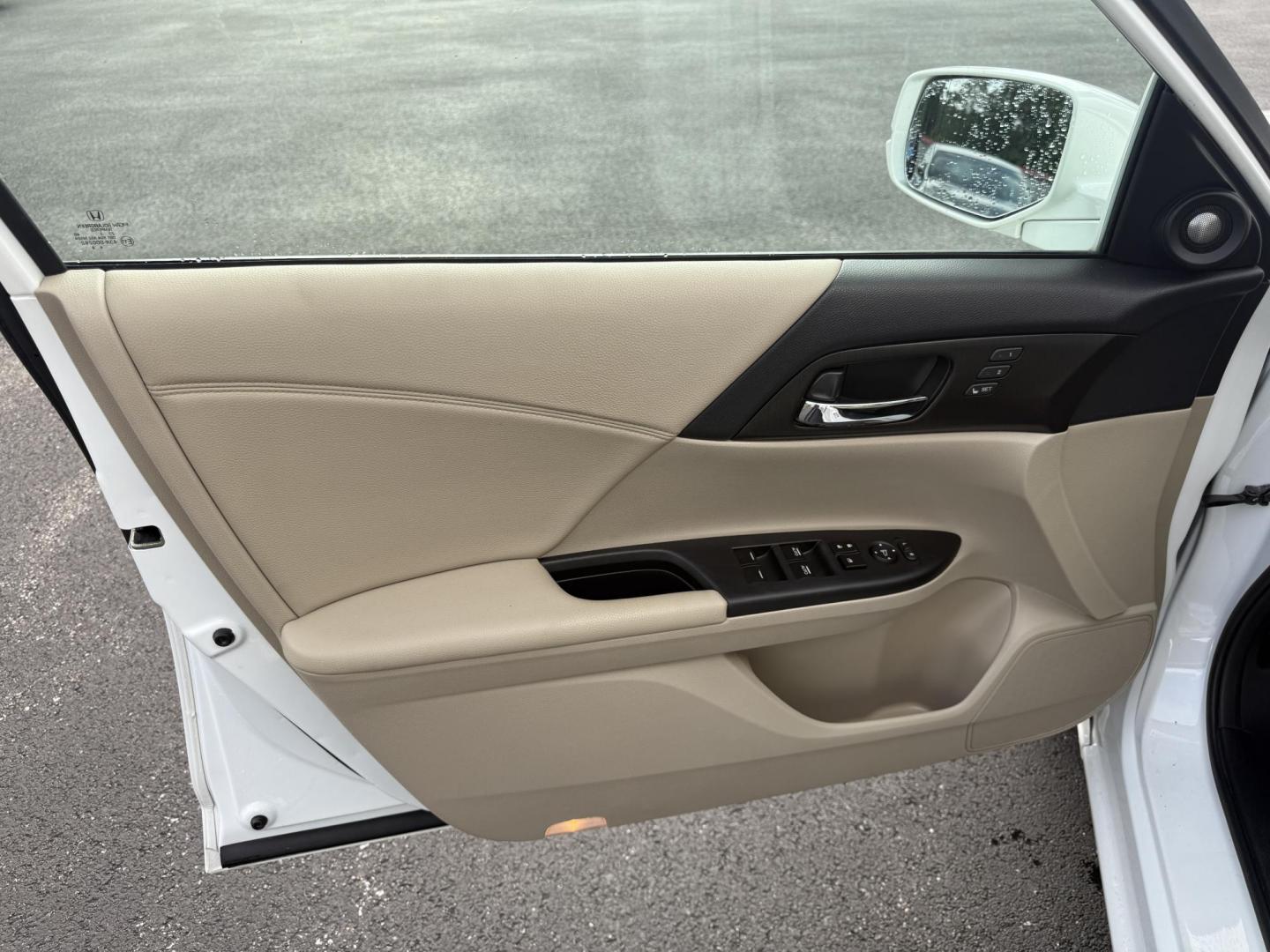 2014 White /Tan Honda Accord EX-L V6 Sedan AT (1HGCR3F8XEA) with an 3.5L V6 SOHC 24V engine, 6-Speed Automatic transmission, located at 547 E. Main St., Orwell, OH, 44076, (440) 437-5893, 41.535435, -80.847855 - This 2014 Honda Accord EX-L is a well-appointed midsize sedan powered by a 3.5-liter V6 engine paired with a 6-speed automatic transmission, achieving a quick 0-60 mph time of 5.6 seconds. It features a luxurious leather interior, dual-zone automatic climate control, and a premium 360-watt audio s - Photo#17