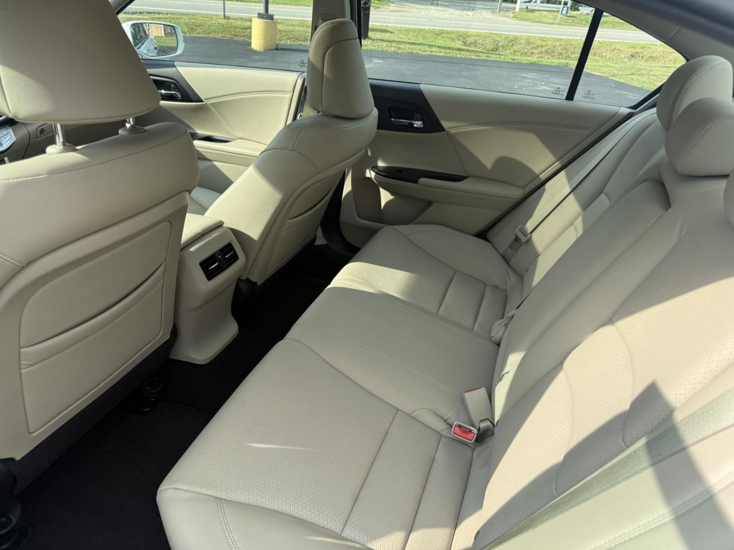 2014 White /Tan Honda Accord EX-L V6 Sedan AT (1HGCR3F8XEA) with an 3.5L V6 SOHC 24V engine, 6-Speed Automatic transmission, located at 547 E. Main St., Orwell, OH, 44076, (440) 437-5893, 41.535435, -80.847855 - This 2014 Honda Accord EX-L is a well-appointed midsize sedan powered by a 3.5-liter V6 engine paired with a 6-speed automatic transmission, achieving a quick 0-60 mph time of 5.6 seconds. It features a luxurious leather interior, dual-zone automatic climate control, and a premium 360-watt audio s - Photo#35