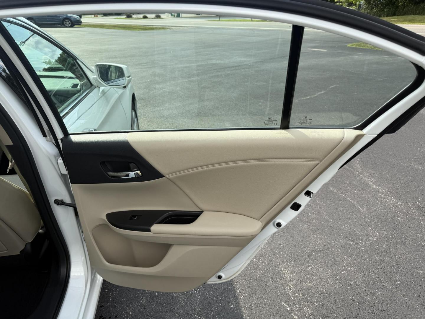 2014 White /Tan Honda Accord EX-L V6 Sedan AT (1HGCR3F8XEA) with an 3.5L V6 SOHC 24V engine, 6-Speed Automatic transmission, located at 547 E. Main St., Orwell, OH, 44076, (440) 437-5893, 41.535435, -80.847855 - This 2014 Honda Accord EX-L is a well-appointed midsize sedan powered by a 3.5-liter V6 engine paired with a 6-speed automatic transmission, achieving a quick 0-60 mph time of 5.6 seconds. It features a luxurious leather interior, dual-zone automatic climate control, and a premium 360-watt audio s - Photo#41