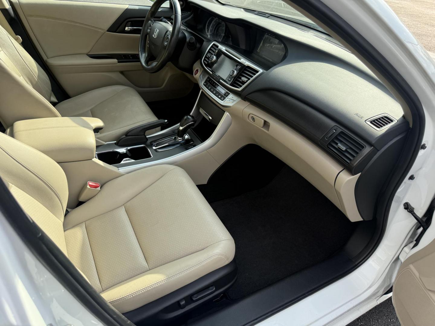 2014 White /Tan Honda Accord EX-L V6 Sedan AT (1HGCR3F8XEA) with an 3.5L V6 SOHC 24V engine, 6-Speed Automatic transmission, located at 547 E. Main St., Orwell, OH, 44076, (440) 437-5893, 41.535435, -80.847855 - This 2014 Honda Accord EX-L is a well-appointed midsize sedan powered by a 3.5-liter V6 engine paired with a 6-speed automatic transmission, achieving a quick 0-60 mph time of 5.6 seconds. It features a luxurious leather interior, dual-zone automatic climate control, and a premium 360-watt audio s - Photo#42