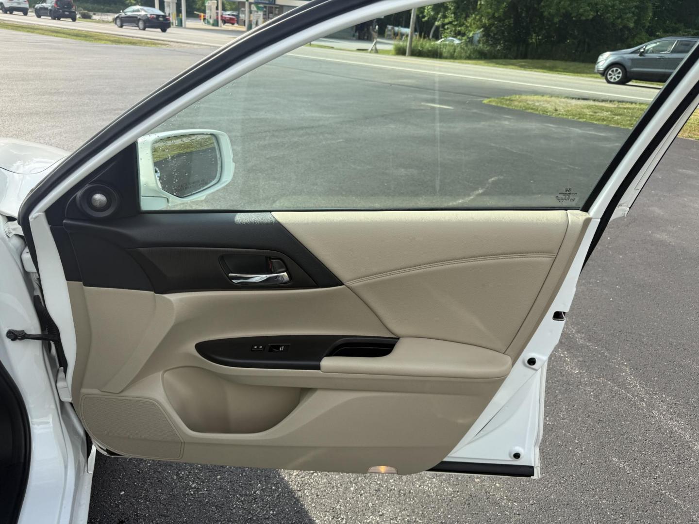 2014 White /Tan Honda Accord EX-L V6 Sedan AT (1HGCR3F8XEA) with an 3.5L V6 SOHC 24V engine, 6-Speed Automatic transmission, located at 547 E. Main St., Orwell, OH, 44076, (440) 437-5893, 41.535435, -80.847855 - This 2014 Honda Accord EX-L is a well-appointed midsize sedan powered by a 3.5-liter V6 engine paired with a 6-speed automatic transmission, achieving a quick 0-60 mph time of 5.6 seconds. It features a luxurious leather interior, dual-zone automatic climate control, and a premium 360-watt audio s - Photo#46