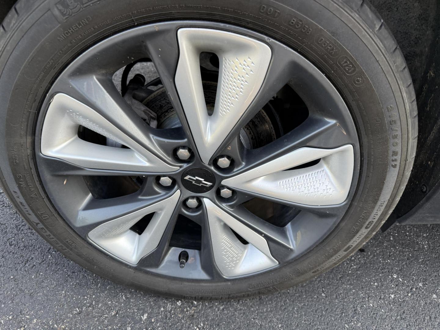 2022 Black /Blue Chevrolet Bolt EV 1LT (1G1FY6S00N4) with an ELECTRIC engine, 1A transmission, located at 11115 Chardon Rd. , Chardon, OH, 44024, (440) 214-9705, 41.580246, -81.241943 - This One Owner 2022 Chevrolet Bolt EV offers impressive features including a combined fuel efficiency of 115 MPGe, a luxurious leather interior with heated and cooled front seats, full LED exterior lighting, and advanced safety and convenience technologies such as lane keep assist, blind spot monito - Photo#6