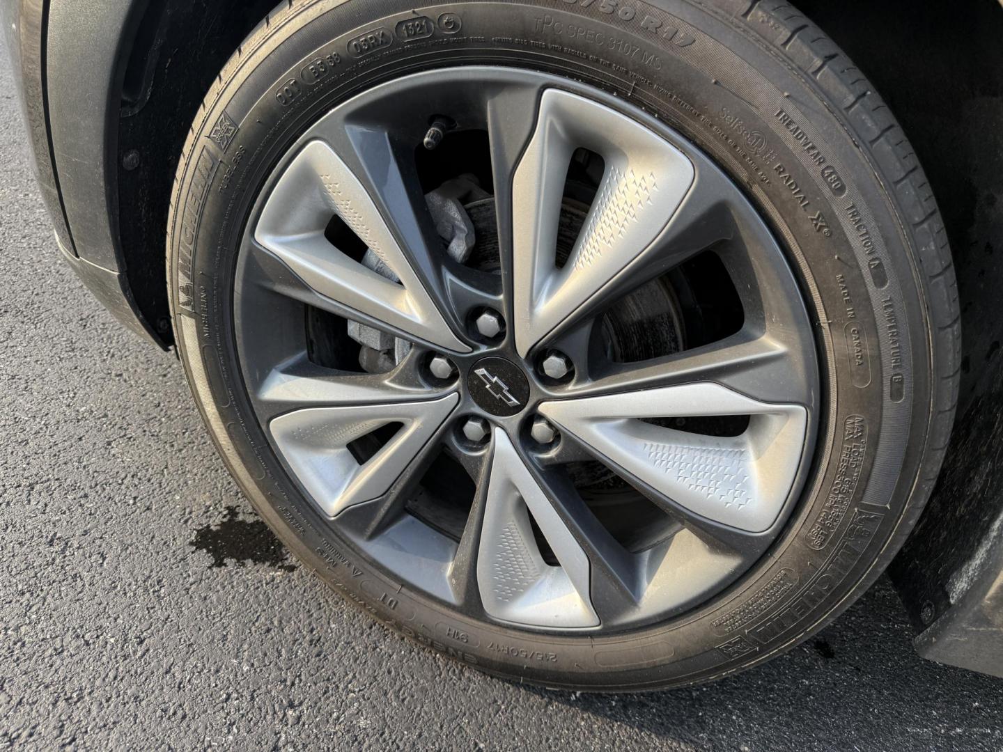 2022 Black /Blue Chevrolet Bolt EV 1LT (1G1FY6S00N4) with an ELECTRIC engine, 1A transmission, located at 11115 Chardon Rd. , Chardon, OH, 44024, (440) 214-9705, 41.580246, -81.241943 - This One Owner 2022 Chevrolet Bolt EV offers impressive features including a combined fuel efficiency of 115 MPGe, a luxurious leather interior with heated and cooled front seats, full LED exterior lighting, and advanced safety and convenience technologies such as lane keep assist, blind spot monito - Photo#13