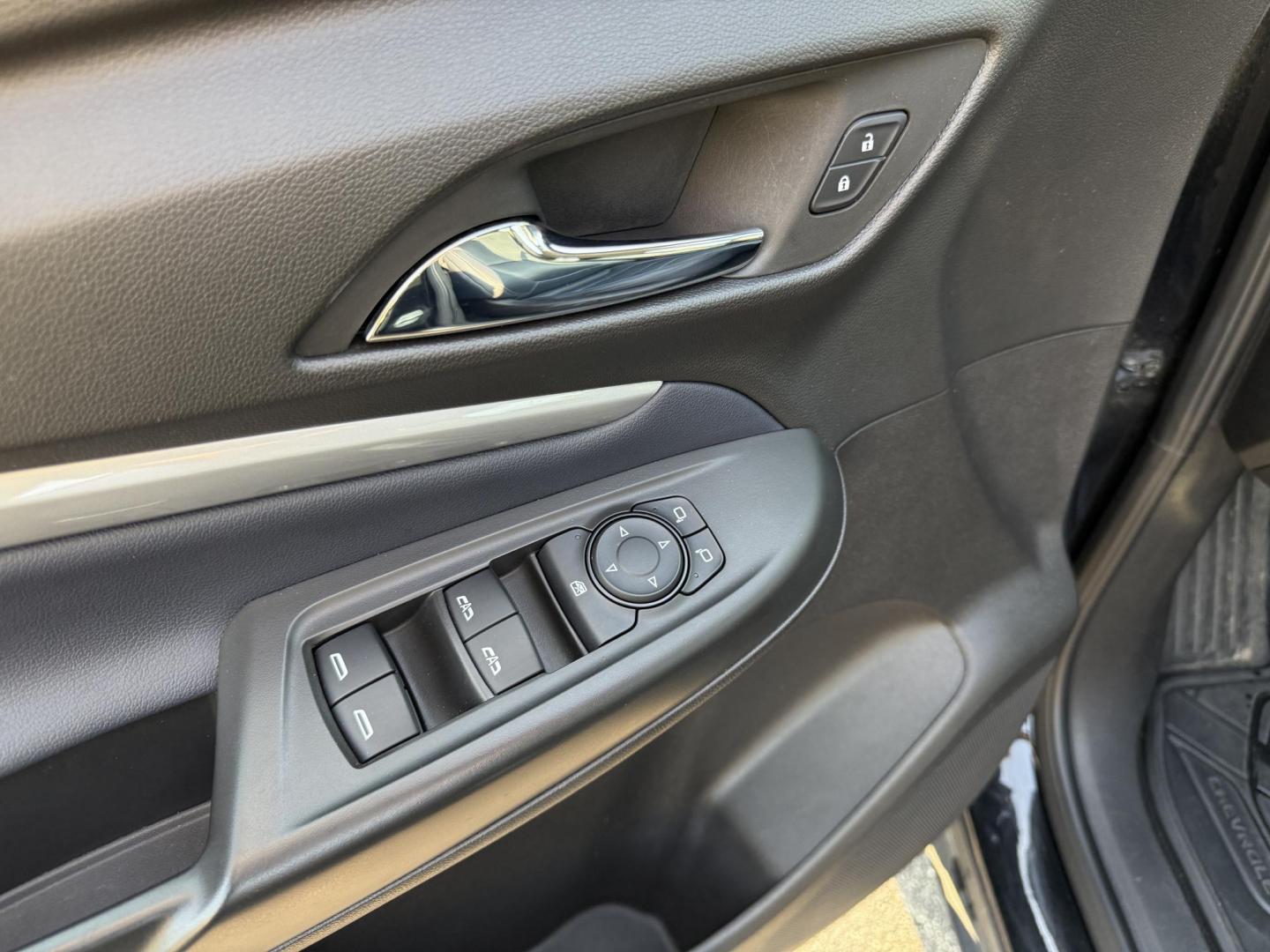 2022 Black /Blue Chevrolet Bolt EV 1LT (1G1FY6S00N4) with an ELECTRIC engine, 1A transmission, located at 11115 Chardon Rd. , Chardon, OH, 44024, (440) 214-9705, 41.580246, -81.241943 - This One Owner 2022 Chevrolet Bolt EV offers impressive features including a combined fuel efficiency of 115 MPGe, a luxurious leather interior with heated and cooled front seats, full LED exterior lighting, and advanced safety and convenience technologies such as lane keep assist, blind spot monito - Photo#17