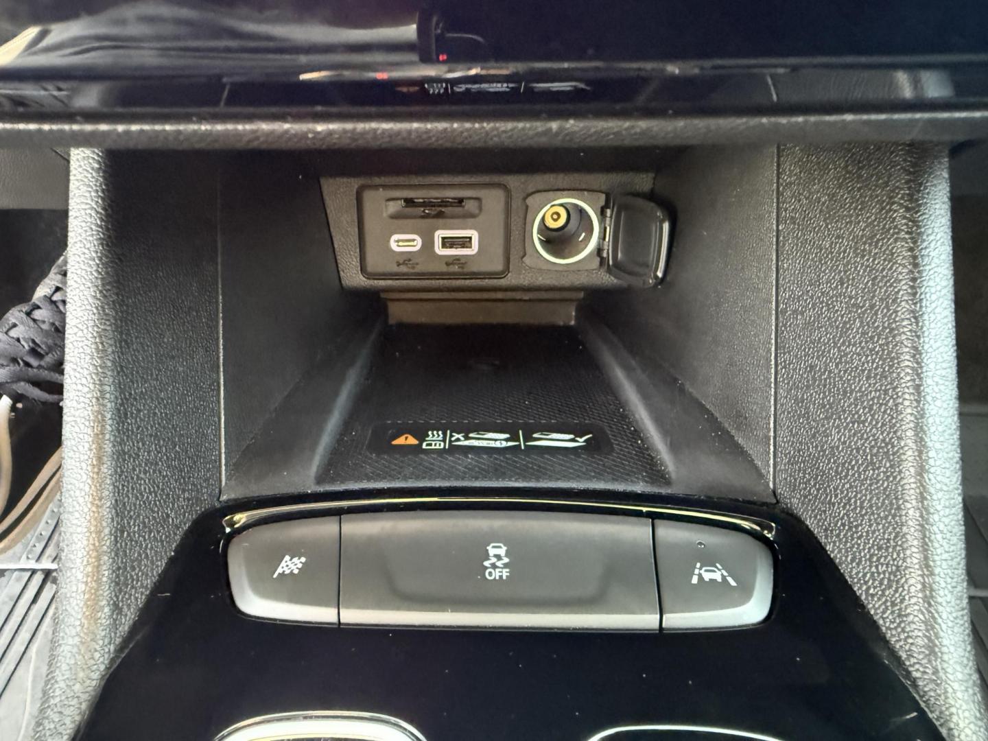 2022 Black /Blue Chevrolet Bolt EV 1LT (1G1FY6S00N4) with an ELECTRIC engine, 1A transmission, located at 11115 Chardon Rd. , Chardon, OH, 44024, (440) 214-9705, 41.580246, -81.241943 - This One Owner 2022 Chevrolet Bolt EV offers impressive features including a combined fuel efficiency of 115 MPGe, a luxurious leather interior with heated and cooled front seats, full LED exterior lighting, and advanced safety and convenience technologies such as lane keep assist, blind spot monito - Photo#28