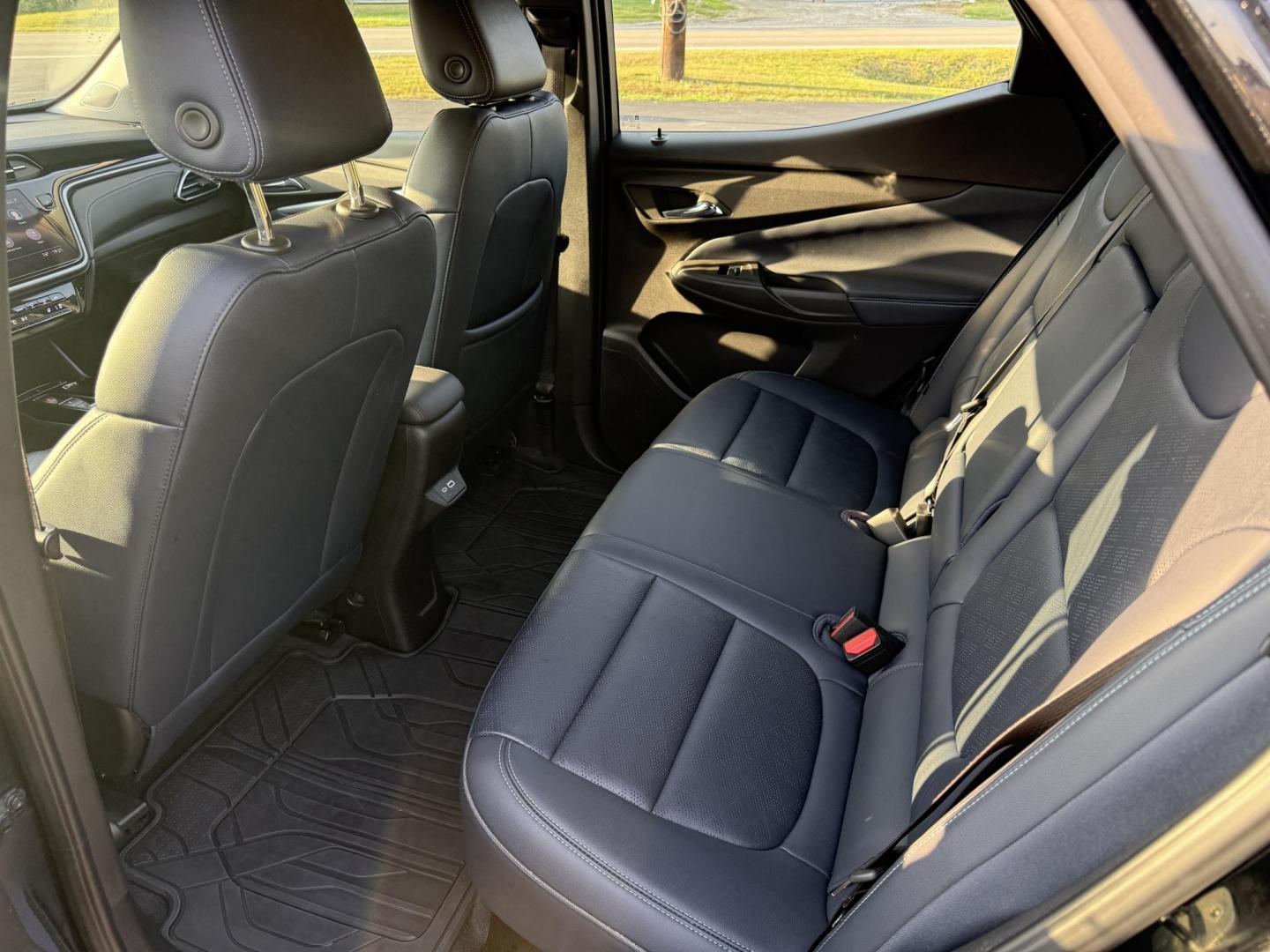 2022 Black /Blue Chevrolet Bolt EV 1LT (1G1FY6S00N4) with an ELECTRIC engine, 1A transmission, located at 11115 Chardon Rd. , Chardon, OH, 44024, (440) 214-9705, 41.580246, -81.241943 - This One Owner 2022 Chevrolet Bolt EV offers impressive features including a combined fuel efficiency of 115 MPGe, a luxurious leather interior with heated and cooled front seats, full LED exterior lighting, and advanced safety and convenience technologies such as lane keep assist, blind spot monito - Photo#32