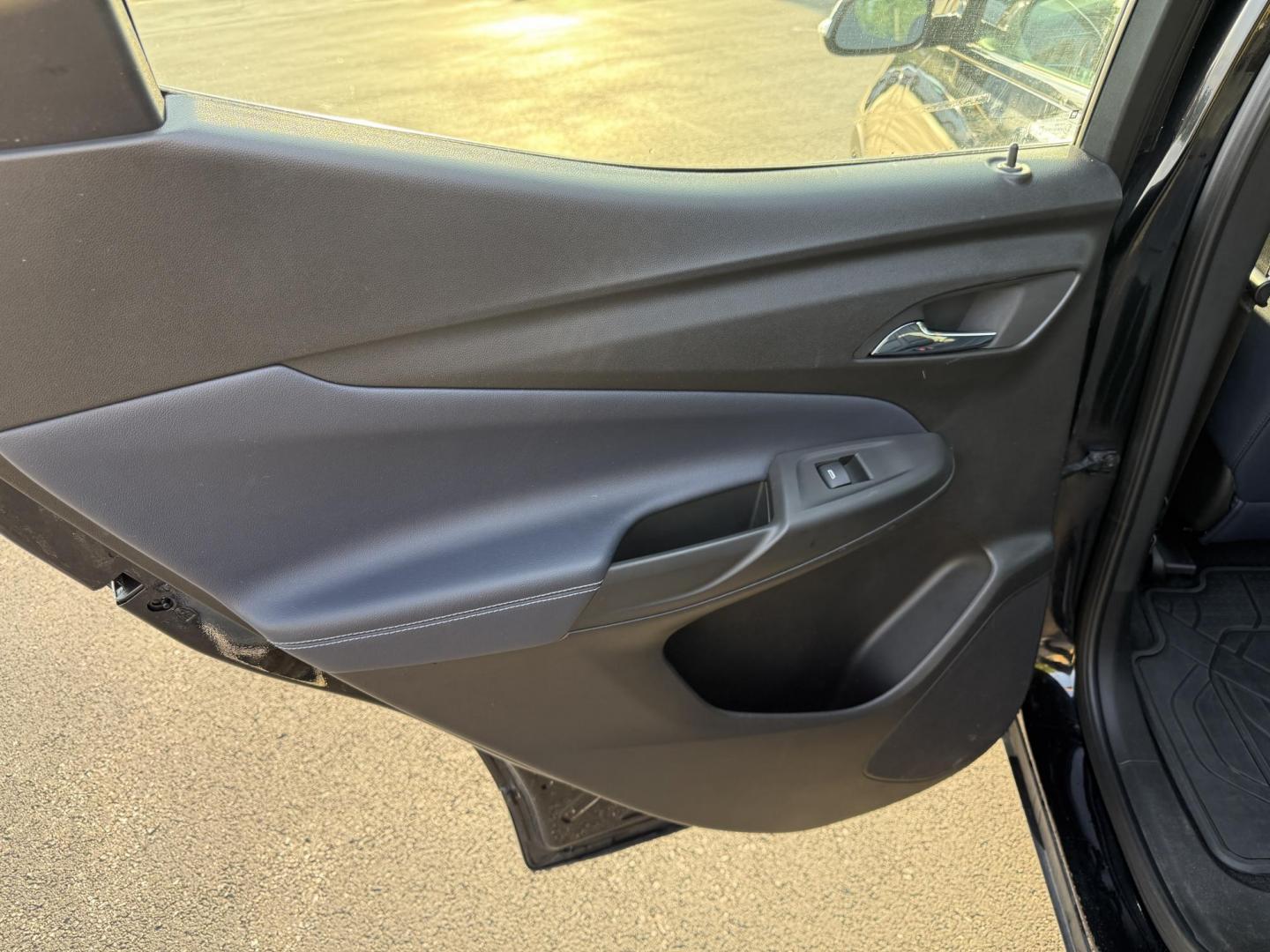 2022 Black /Blue Chevrolet Bolt EV 1LT (1G1FY6S00N4) with an ELECTRIC engine, 1A transmission, located at 11115 Chardon Rd. , Chardon, OH, 44024, (440) 214-9705, 41.580246, -81.241943 - This One Owner 2022 Chevrolet Bolt EV offers impressive features including a combined fuel efficiency of 115 MPGe, a luxurious leather interior with heated and cooled front seats, full LED exterior lighting, and advanced safety and convenience technologies such as lane keep assist, blind spot monito - Photo#33