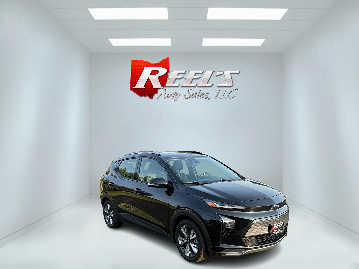 2022 Black /Blue Chevrolet Bolt EV 1LT (1G1FY6S00N4) with an ELECTRIC engine, 1A transmission, located at 11115 Chardon Rd. , Chardon, OH, 44024, (440) 214-9705, 41.580246, -81.241943 - This One Owner 2022 Chevrolet Bolt EV offers impressive features including a combined fuel efficiency of 115 MPGe, a luxurious leather interior with heated and cooled front seats, full LED exterior lighting, and advanced safety and convenience technologies such as lane keep assist, blind spot monito - Photo#2