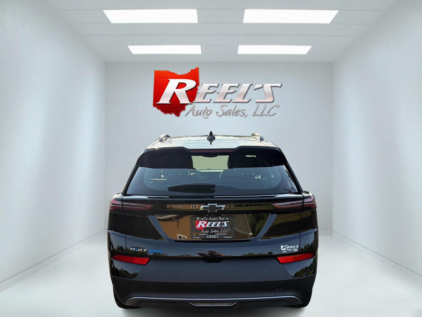 2022 Black /Blue Chevrolet Bolt EV 1LT (1G1FY6S00N4) with an ELECTRIC engine, 1A transmission, located at 11115 Chardon Rd. , Chardon, OH, 44024, (440) 214-9705, 41.580246, -81.241943 - This One Owner 2022 Chevrolet Bolt EV offers impressive features including a combined fuel efficiency of 115 MPGe, a luxurious leather interior with heated and cooled front seats, full LED exterior lighting, and advanced safety and convenience technologies such as lane keep assist, blind spot monito - Photo#8