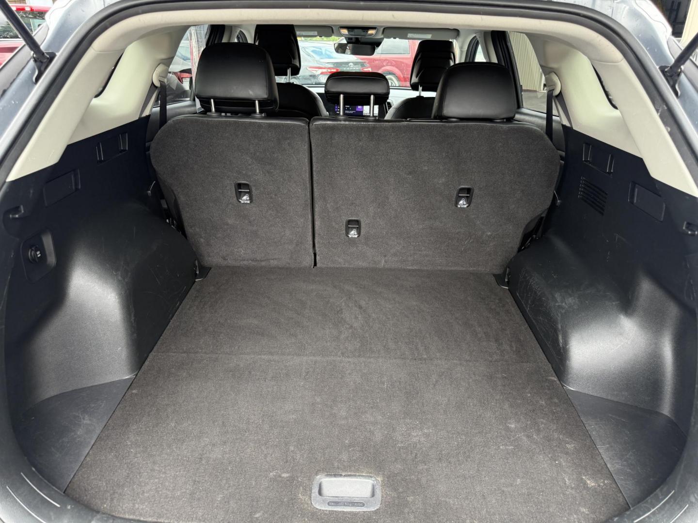 2023 Silver /Black Kia Sportage EX AWD (5XYK3CAF7PG) with an 2.5L I4 DOHC 16V engine, 8-Speed Automatic transmission, located at 547 E. Main St., Orwell, OH, 44076, (440) 437-5893, 41.535435, -80.847855 - Photo#38