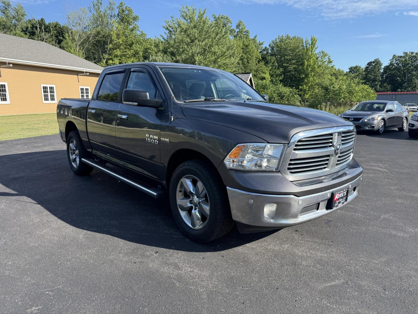2016 Gray /Gray RAM 1500 Big Horn Crew Cab SWB 4WD (1C6RR7LT2GS) with an 5.7L V8 OHV 16V engine, 8-Speed Automatic transmission, located at 11115 Chardon Rd. , Chardon, OH, 44024, (440) 214-9705, 41.580246, -81.241943 - This One Owner 2016 Ram 1500 Big Horn Crew Cab 5.7 HEMI V8 combines powerful performance with advanced features, featuring an 8-speed automatic transmission, a formidable 8,010-pound towing capacity, and a 5.7-liter HEMI V8 engine. It offers modern technology including an 8.4-inch touchscreen infota - Photo#2