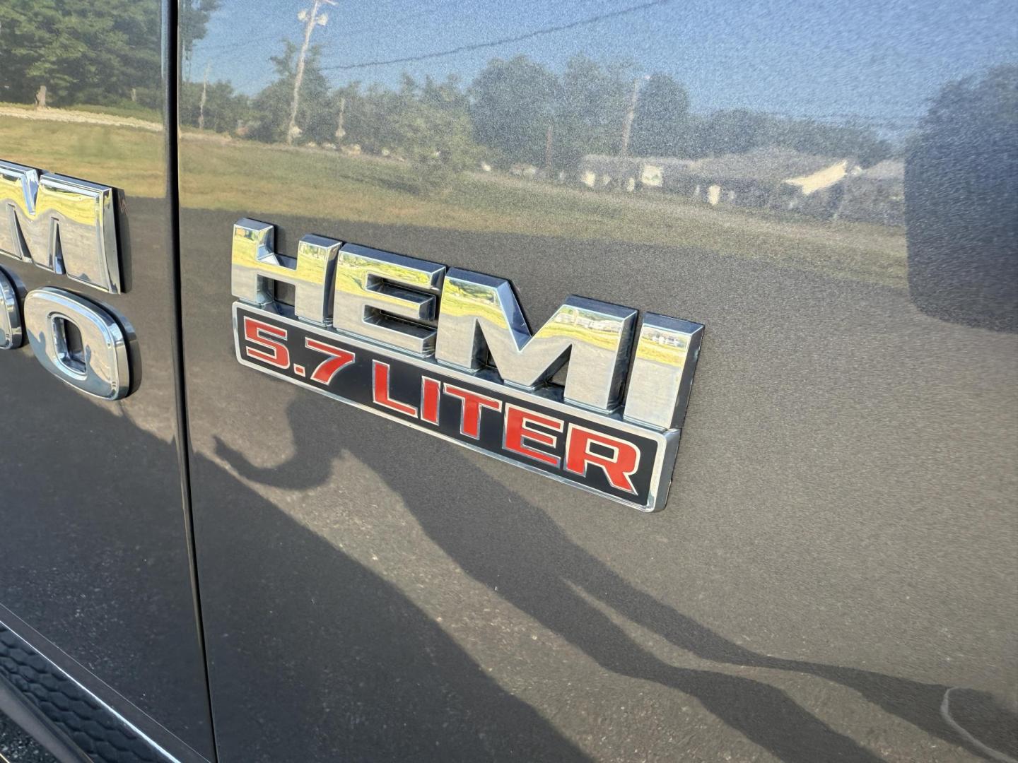 2016 Gray /Gray RAM 1500 Big Horn Crew Cab SWB 4WD (1C6RR7LT2GS) with an 5.7L V8 OHV 16V engine, 8-Speed Automatic transmission, located at 11115 Chardon Rd. , Chardon, OH, 44024, (440) 214-9705, 41.580246, -81.241943 - This One Owner 2016 Ram 1500 Big Horn Crew Cab 5.7 HEMI V8 combines powerful performance with advanced features, featuring an 8-speed automatic transmission, a formidable 8,010-pound towing capacity, and a 5.7-liter HEMI V8 engine. It offers modern technology including an 8.4-inch touchscreen infota - Photo#5