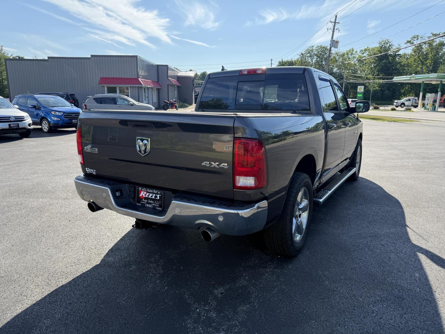 2016 Gray /Gray RAM 1500 Big Horn Crew Cab SWB 4WD (1C6RR7LT2GS) with an 5.7L V8 OHV 16V engine, 8-Speed Automatic transmission, located at 11115 Chardon Rd. , Chardon, OH, 44024, (440) 214-9705, 41.580246, -81.241943 - This One Owner 2016 Ram 1500 Big Horn Crew Cab 5.7 HEMI V8 combines powerful performance with advanced features, featuring an 8-speed automatic transmission, a formidable 8,010-pound towing capacity, and a 5.7-liter HEMI V8 engine. It offers modern technology including an 8.4-inch touchscreen infota - Photo#9