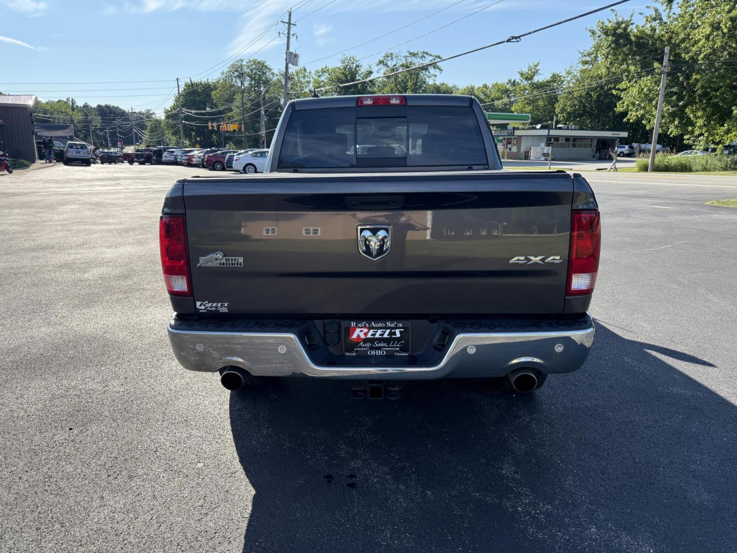 2016 Gray /Gray RAM 1500 Big Horn Crew Cab SWB 4WD (1C6RR7LT2GS) with an 5.7L V8 OHV 16V engine, 8-Speed Automatic transmission, located at 11115 Chardon Rd. , Chardon, OH, 44024, (440) 214-9705, 41.580246, -81.241943 - This One Owner 2016 Ram 1500 Big Horn Crew Cab 5.7 HEMI V8 combines powerful performance with advanced features, featuring an 8-speed automatic transmission, a formidable 8,010-pound towing capacity, and a 5.7-liter HEMI V8 engine. It offers modern technology including an 8.4-inch touchscreen infota - Photo#10