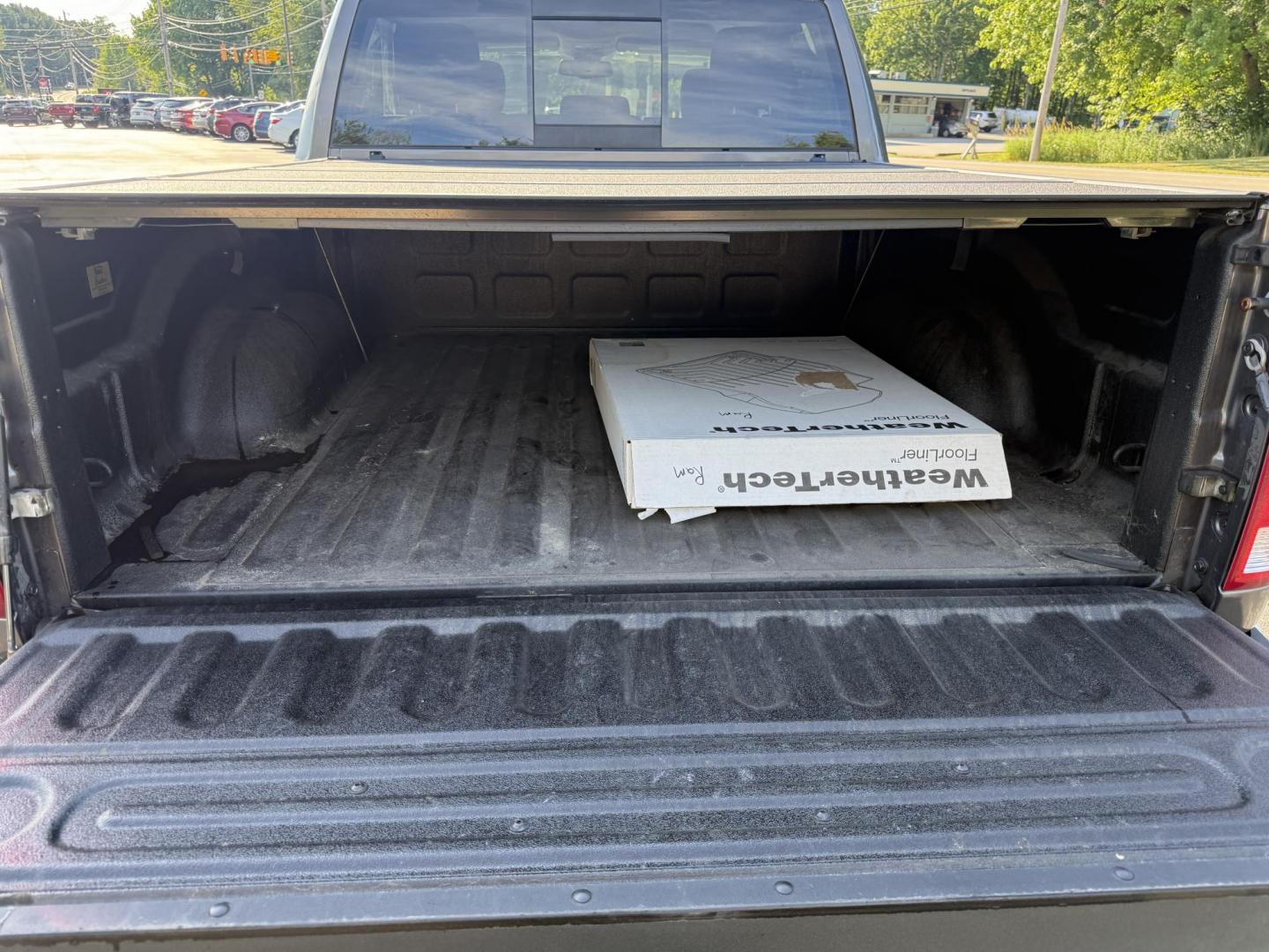 2016 Gray /Gray RAM 1500 Big Horn Crew Cab SWB 4WD (1C6RR7LT2GS) with an 5.7L V8 OHV 16V engine, 8-Speed Automatic transmission, located at 11115 Chardon Rd. , Chardon, OH, 44024, (440) 214-9705, 41.580246, -81.241943 - This One Owner 2016 Ram 1500 Big Horn Crew Cab 5.7 HEMI V8 combines powerful performance with advanced features, featuring an 8-speed automatic transmission, a formidable 8,010-pound towing capacity, and a 5.7-liter HEMI V8 engine. It offers modern technology including an 8.4-inch touchscreen infota - Photo#11