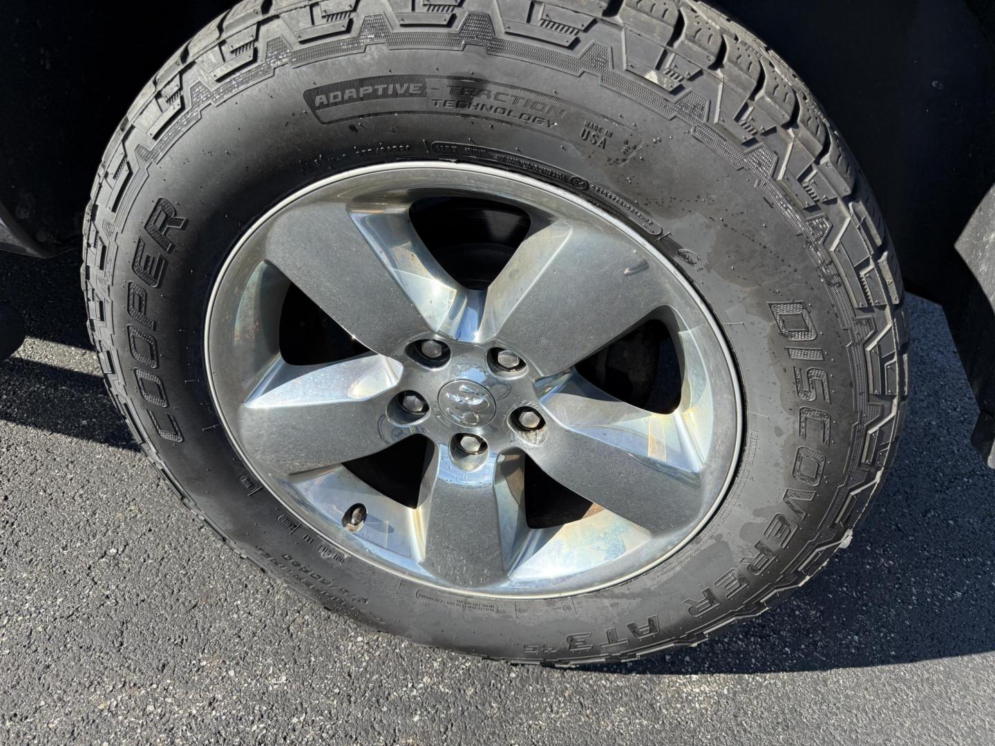2016 Gray /Gray RAM 1500 Big Horn Crew Cab SWB 4WD (1C6RR7LT2GS) with an 5.7L V8 OHV 16V engine, 8-Speed Automatic transmission, located at 11115 Chardon Rd. , Chardon, OH, 44024, (440) 214-9705, 41.580246, -81.241943 - This One Owner 2016 Ram 1500 Big Horn Crew Cab 5.7 HEMI V8 combines powerful performance with advanced features, featuring an 8-speed automatic transmission, a formidable 8,010-pound towing capacity, and a 5.7-liter HEMI V8 engine. It offers modern technology including an 8.4-inch touchscreen infota - Photo#14