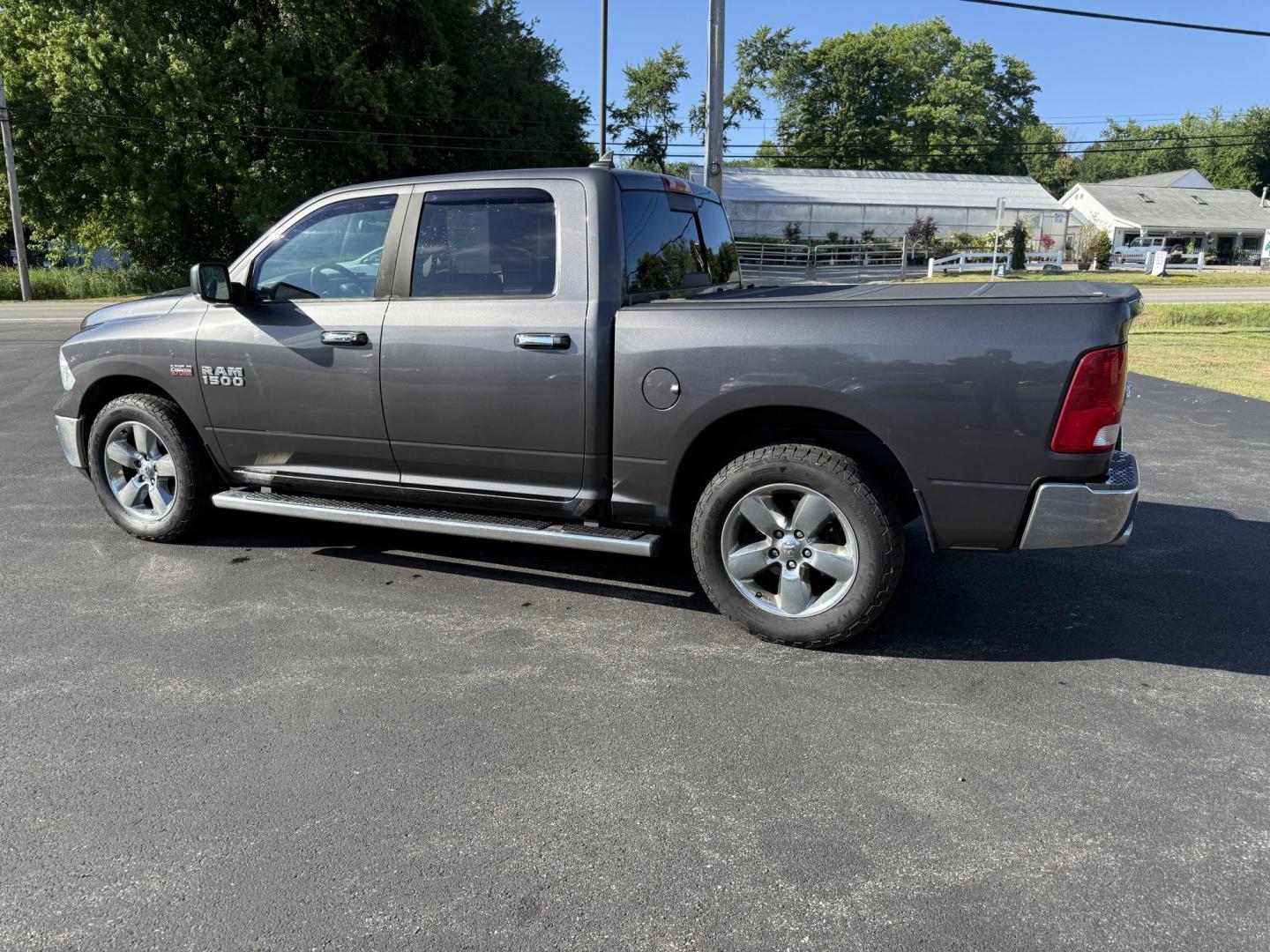 2016 Gray /Gray RAM 1500 Big Horn Crew Cab SWB 4WD (1C6RR7LT2GS) with an 5.7L V8 OHV 16V engine, 8-Speed Automatic transmission, located at 11115 Chardon Rd. , Chardon, OH, 44024, (440) 214-9705, 41.580246, -81.241943 - This One Owner 2016 Ram 1500 Big Horn Crew Cab 5.7 HEMI V8 combines powerful performance with advanced features, featuring an 8-speed automatic transmission, a formidable 8,010-pound towing capacity, and a 5.7-liter HEMI V8 engine. It offers modern technology including an 8.4-inch touchscreen infota - Photo#13