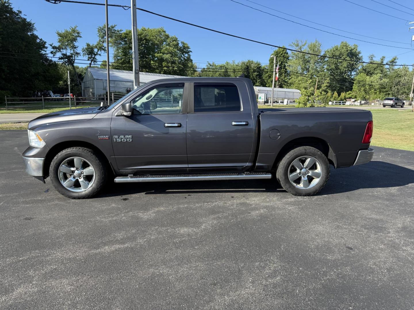 2016 Gray /Gray RAM 1500 Big Horn Crew Cab SWB 4WD (1C6RR7LT2GS) with an 5.7L V8 OHV 16V engine, 8-Speed Automatic transmission, located at 11115 Chardon Rd. , Chardon, OH, 44024, (440) 214-9705, 41.580246, -81.241943 - This One Owner 2016 Ram 1500 Big Horn Crew Cab 5.7 HEMI V8 combines powerful performance with advanced features, featuring an 8-speed automatic transmission, a formidable 8,010-pound towing capacity, and a 5.7-liter HEMI V8 engine. It offers modern technology including an 8.4-inch touchscreen infota - Photo#15