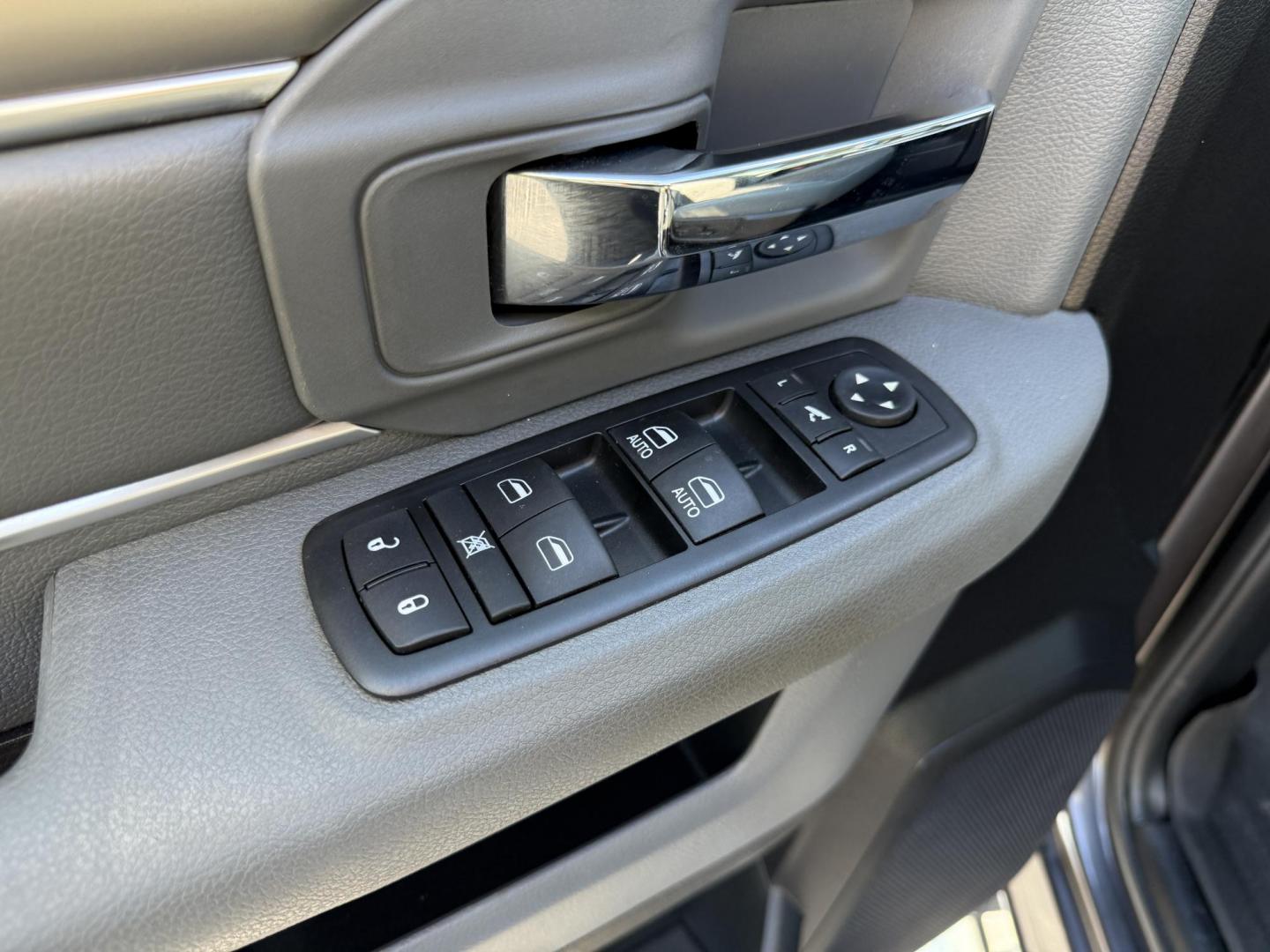 2016 Gray /Gray RAM 1500 Big Horn Crew Cab SWB 4WD (1C6RR7LT2GS) with an 5.7L V8 OHV 16V engine, 8-Speed Automatic transmission, located at 11115 Chardon Rd. , Chardon, OH, 44024, (440) 214-9705, 41.580246, -81.241943 - This One Owner 2016 Ram 1500 Big Horn Crew Cab 5.7 HEMI V8 combines powerful performance with advanced features, featuring an 8-speed automatic transmission, a formidable 8,010-pound towing capacity, and a 5.7-liter HEMI V8 engine. It offers modern technology including an 8.4-inch touchscreen infota - Photo#19