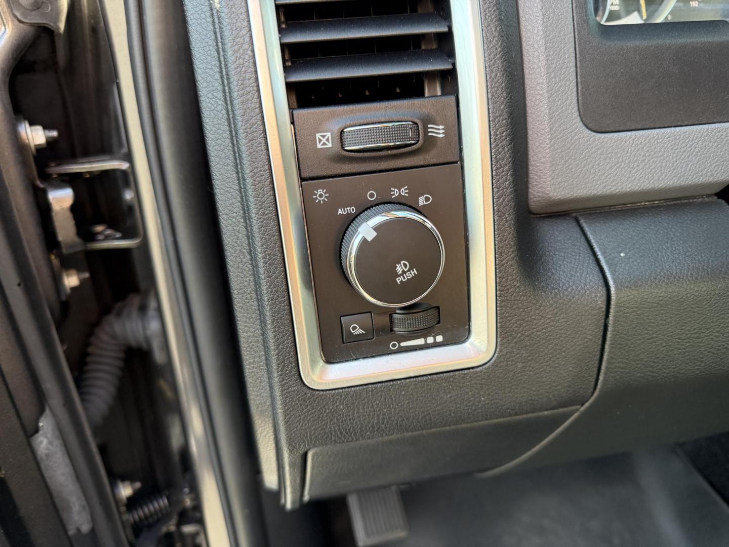2016 Gray /Gray RAM 1500 Big Horn Crew Cab SWB 4WD (1C6RR7LT2GS) with an 5.7L V8 OHV 16V engine, 8-Speed Automatic transmission, located at 11115 Chardon Rd. , Chardon, OH, 44024, (440) 214-9705, 41.580246, -81.241943 - This One Owner 2016 Ram 1500 Big Horn Crew Cab 5.7 HEMI V8 combines powerful performance with advanced features, featuring an 8-speed automatic transmission, a formidable 8,010-pound towing capacity, and a 5.7-liter HEMI V8 engine. It offers modern technology including an 8.4-inch touchscreen infota - Photo#20